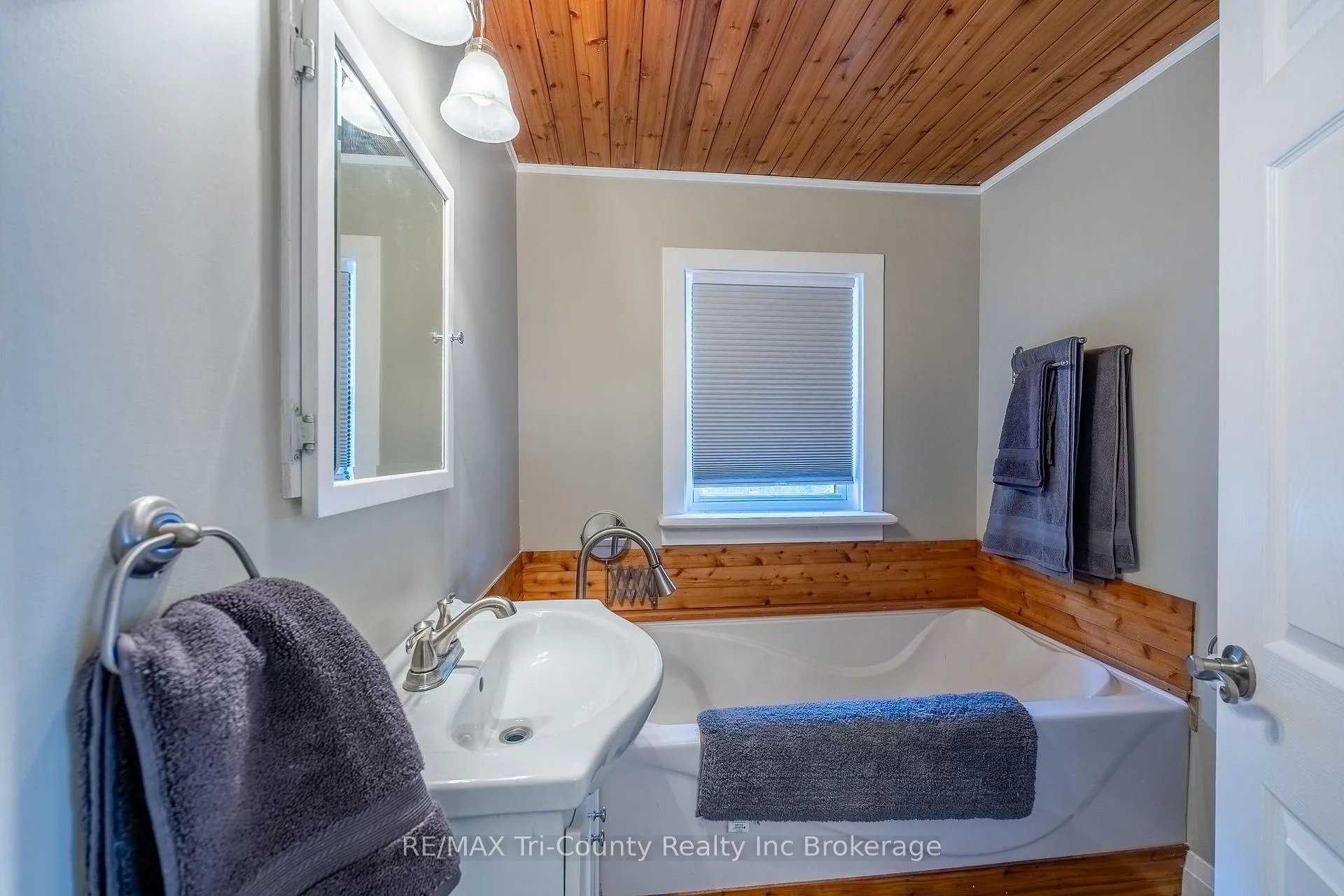 Photo 19 of 33 Wellington Street, Bayham, Port Burwell — HOMEH