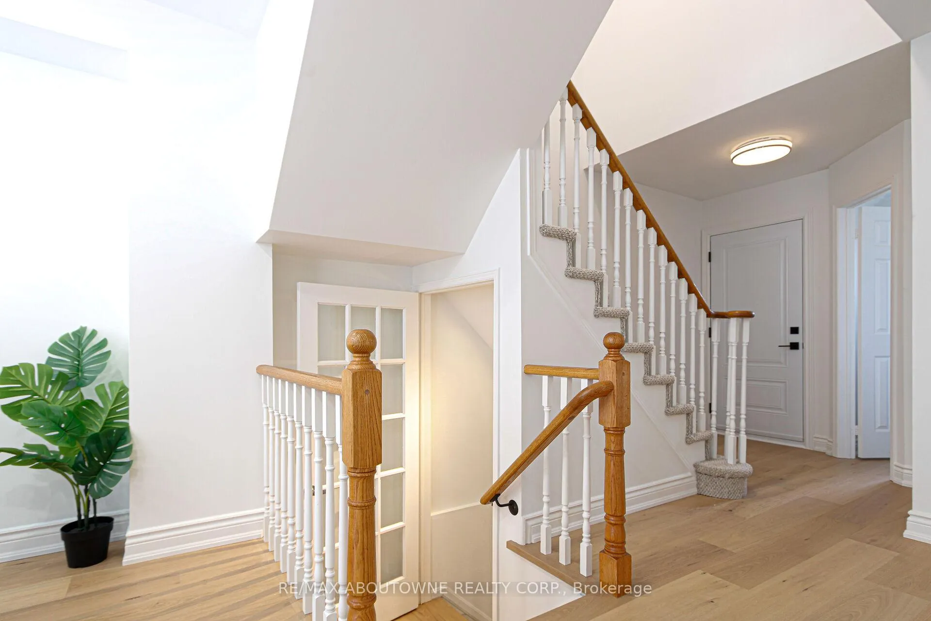 Photo 9 of 1114 Lindsay Drive, Oakville, Glen Abbey — HOMEH