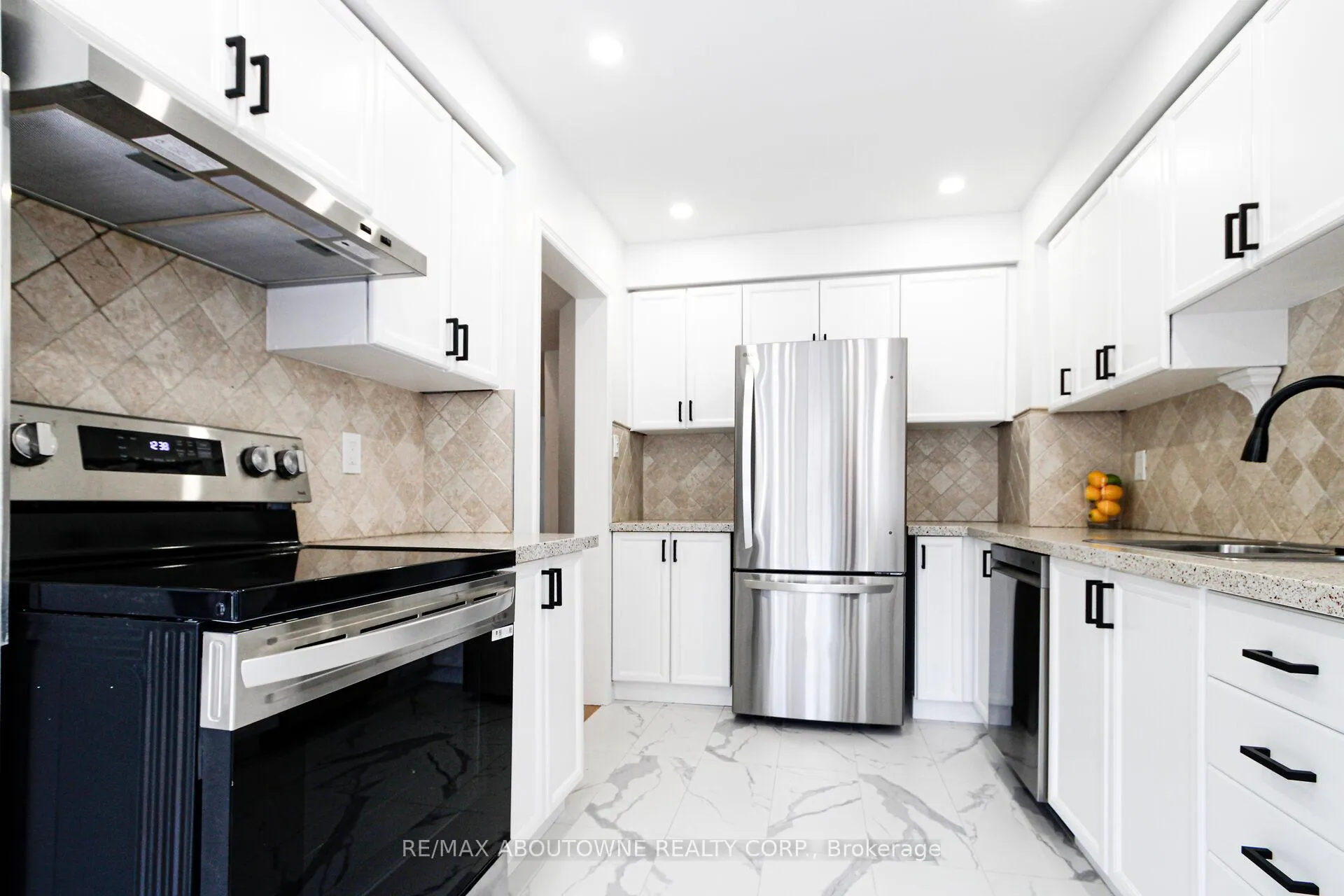 Photo 12 of 1114 Lindsay Drive, Oakville, Glen Abbey — HOMEH