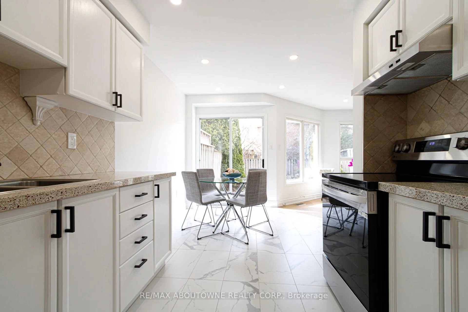 Photo 13 of 1114 Lindsay Drive, Oakville, Glen Abbey — HOMEH