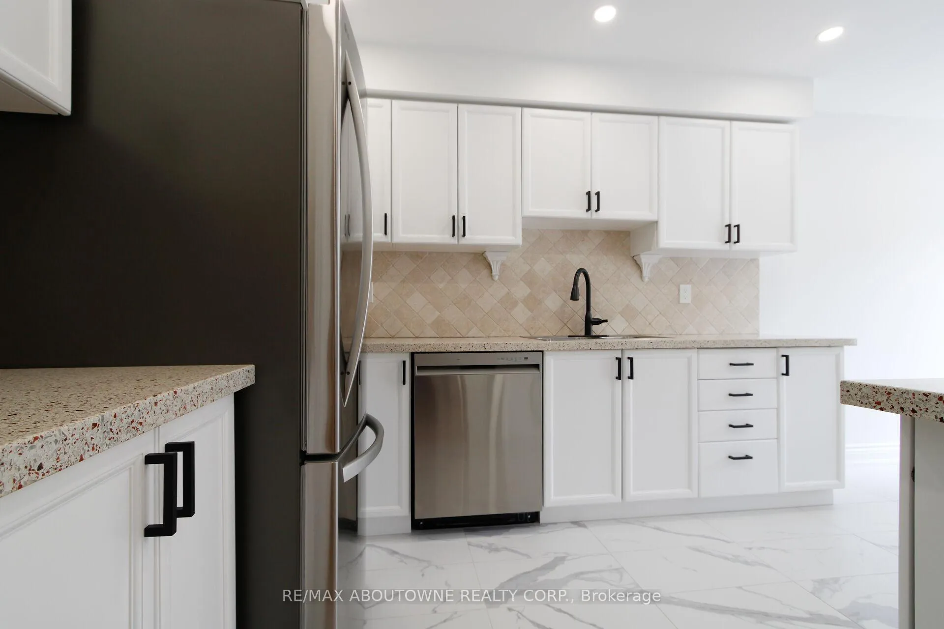 Photo 14 of 1114 Lindsay Drive, Oakville, Glen Abbey — HOMEH