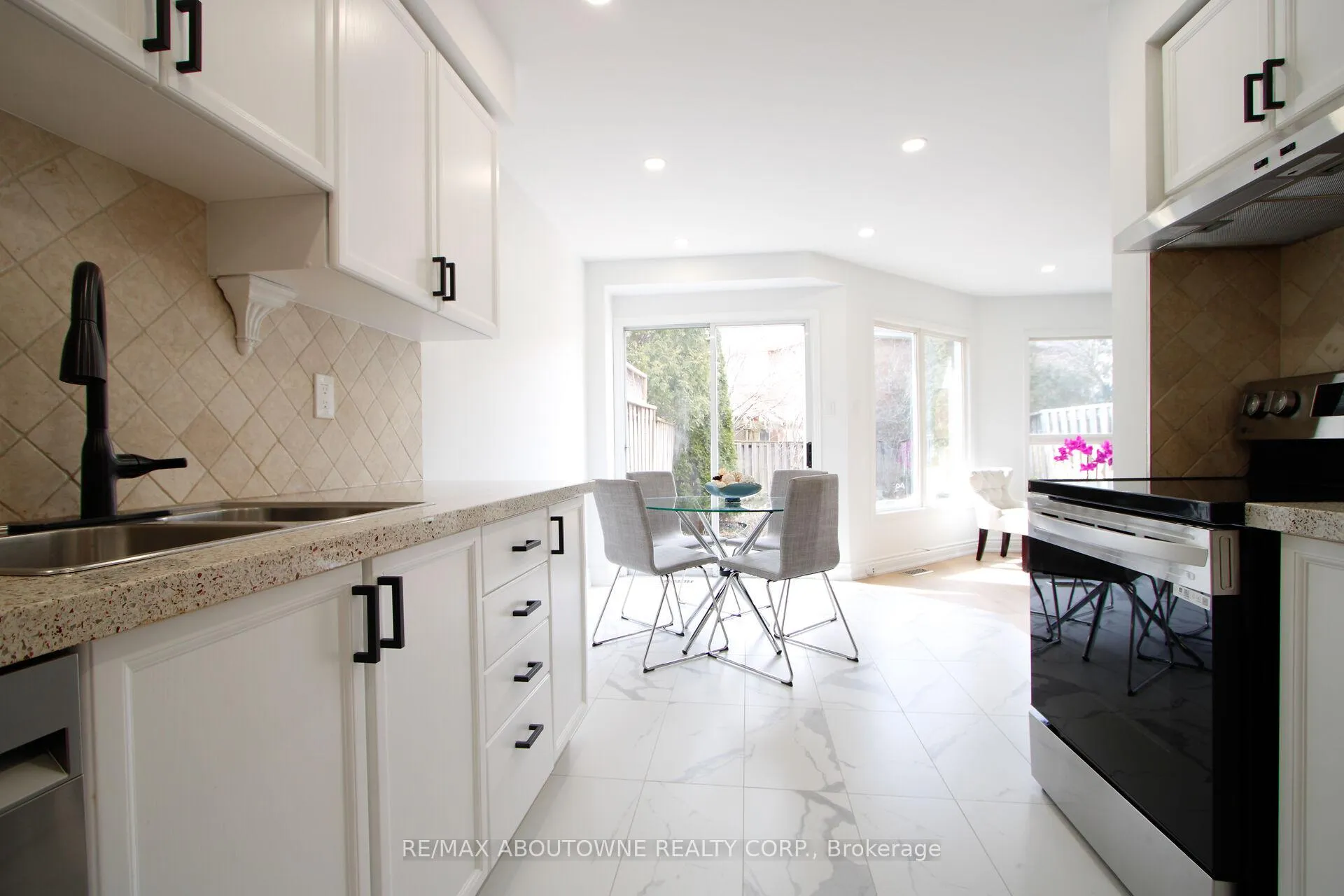 Photo 15 of 1114 Lindsay Drive, Oakville, Glen Abbey — HOMEH