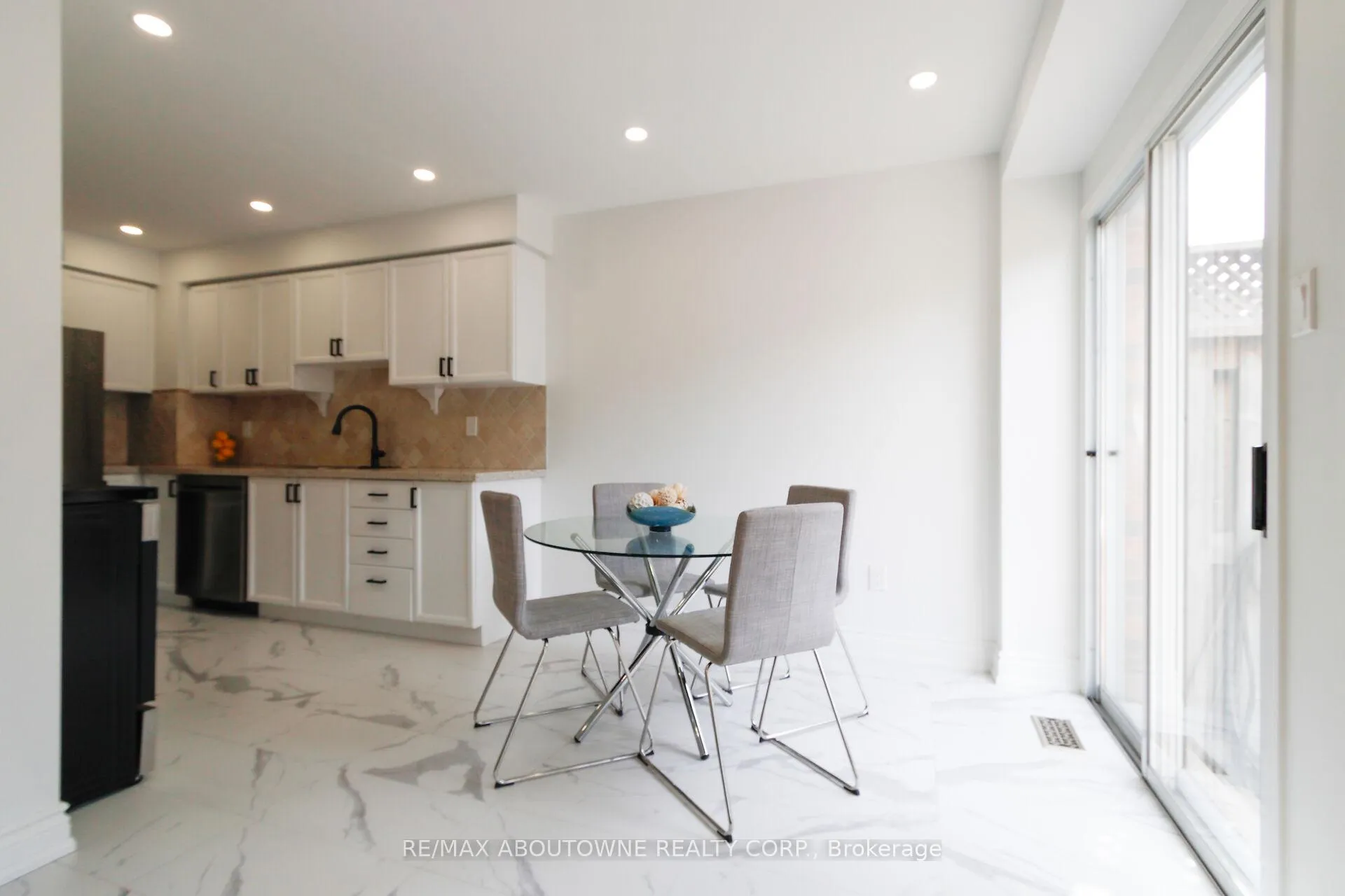Photo 17 of 1114 Lindsay Drive, Oakville, Glen Abbey — HOMEH