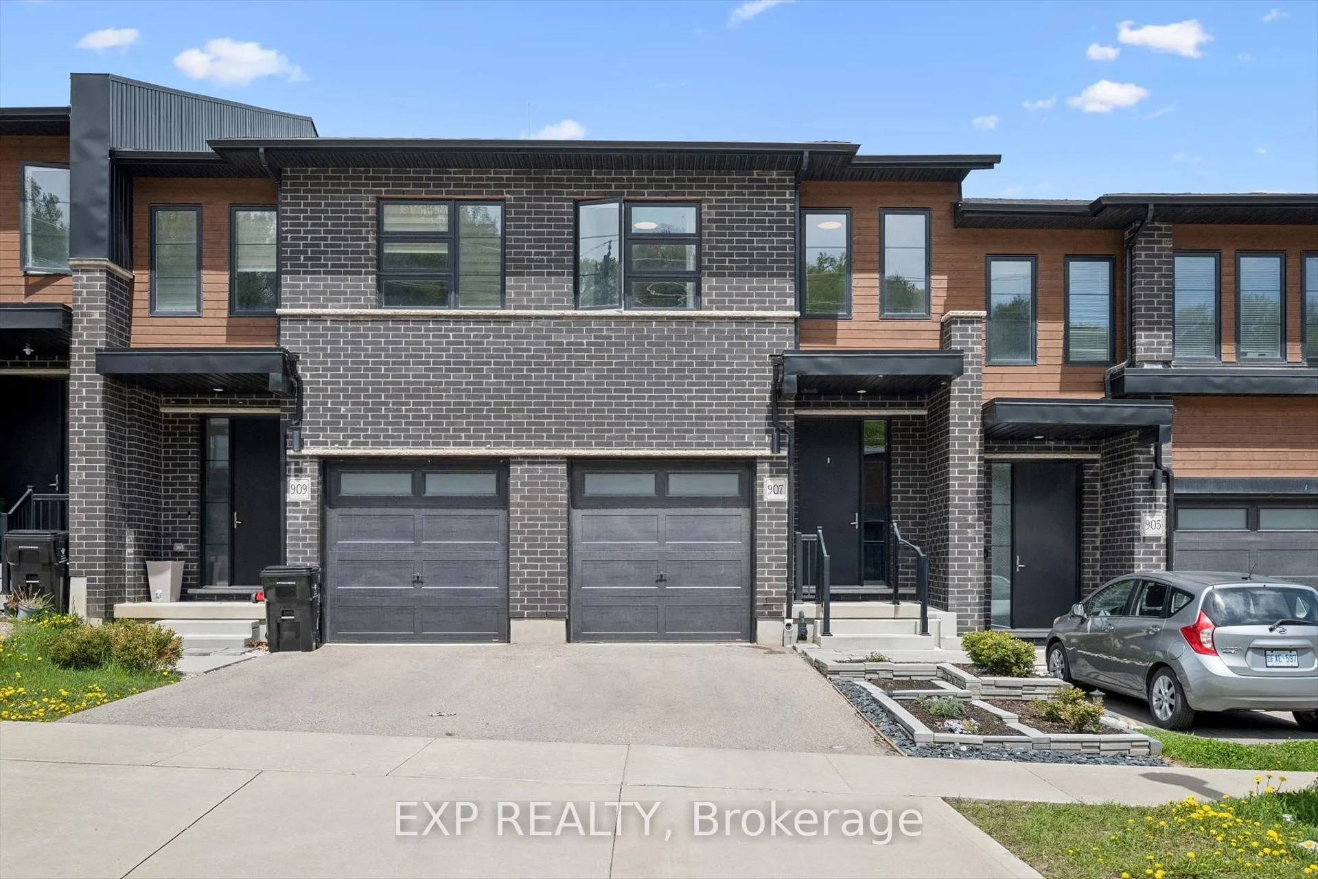 Photo 1 of 907 Robert Ferrie Drive, Kitchener — HOMEH