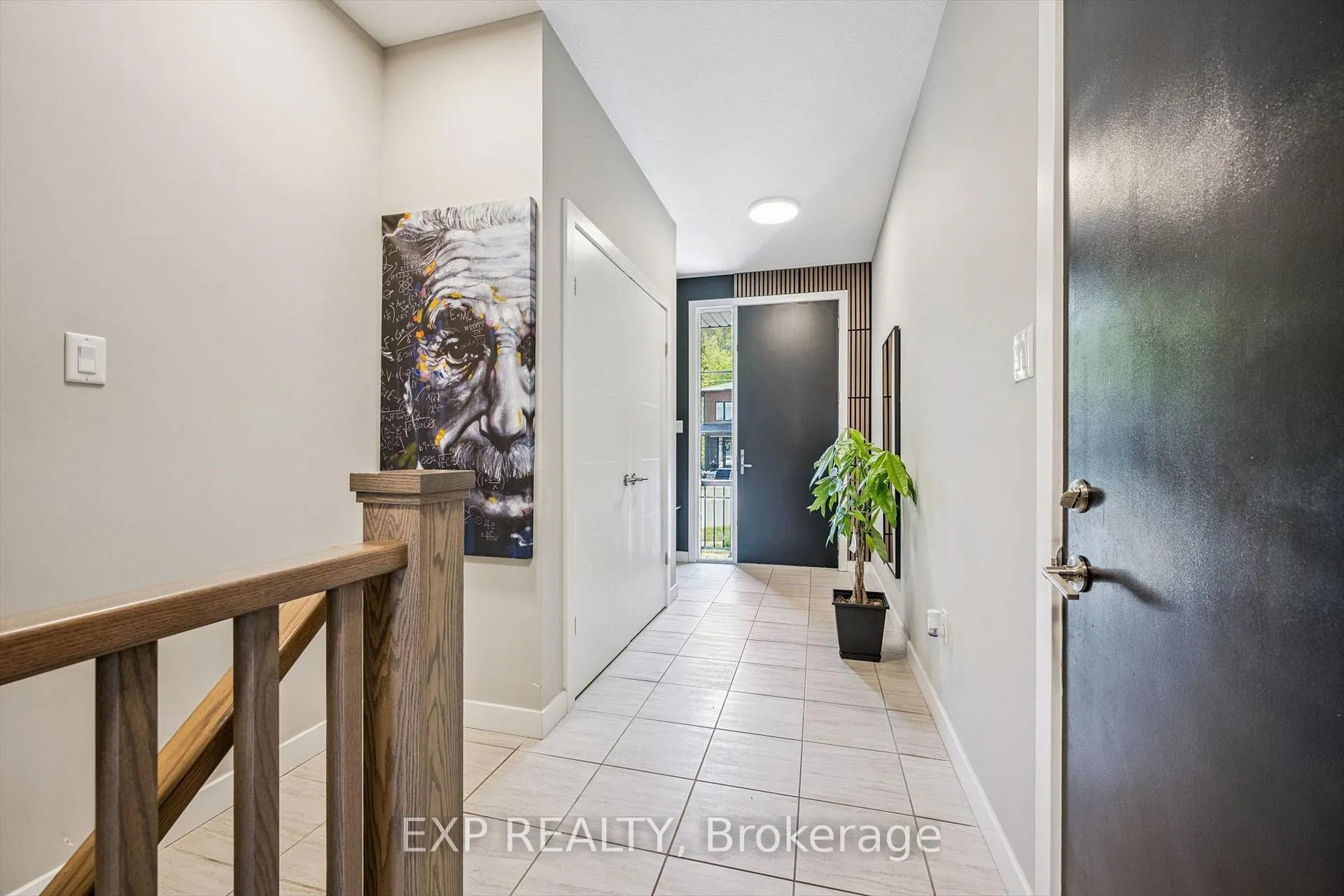 Photo 4 of 907 Robert Ferrie Drive, Kitchener — HOMEH