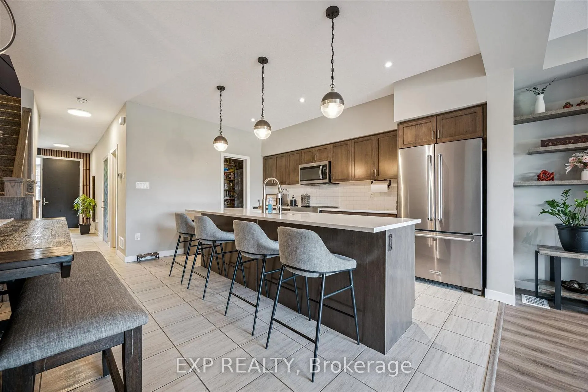 Photo 6 of 907 Robert Ferrie Drive, Kitchener — HOMEH