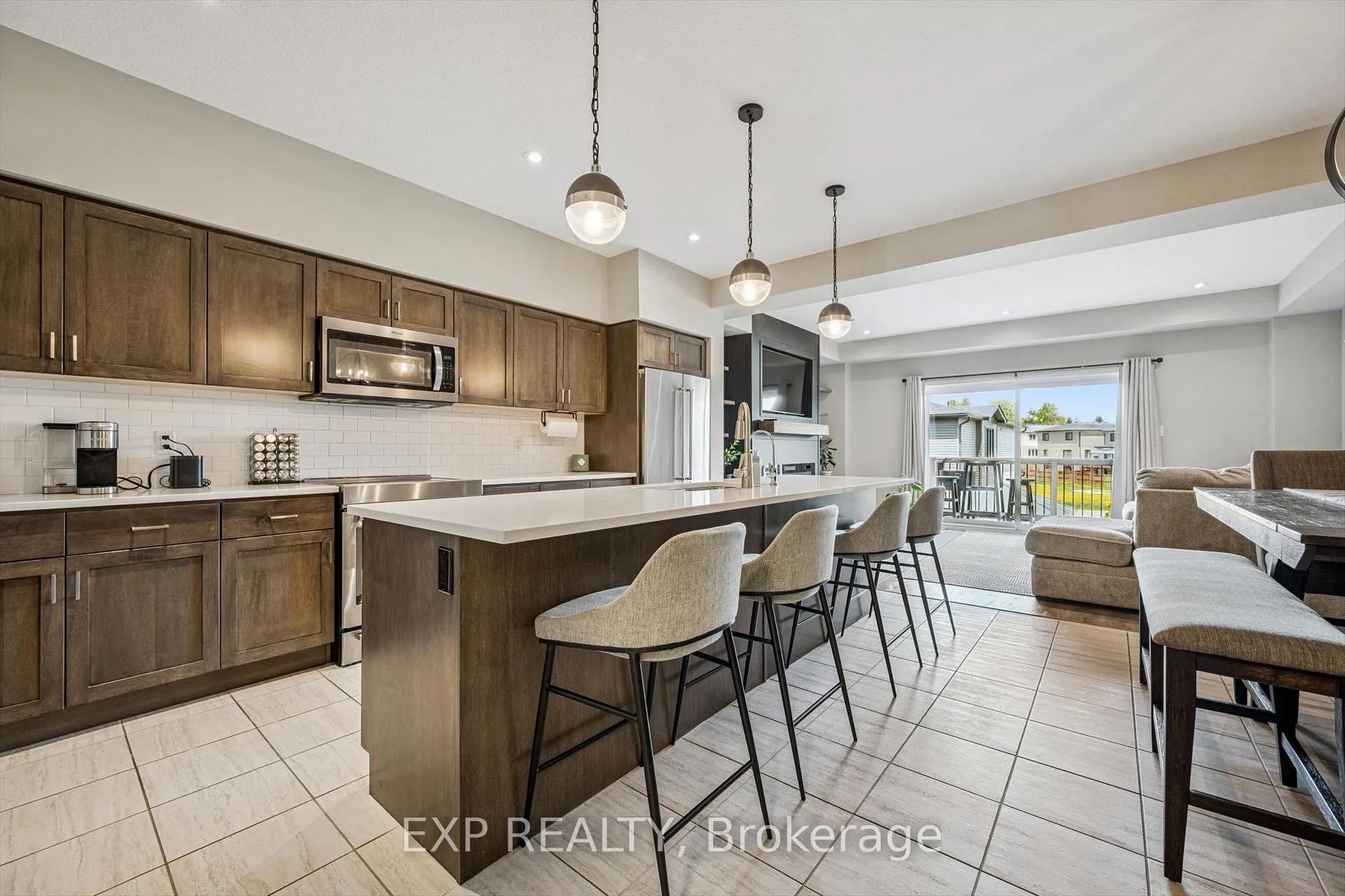 Photo 7 of 907 Robert Ferrie Drive, Kitchener — HOMEH