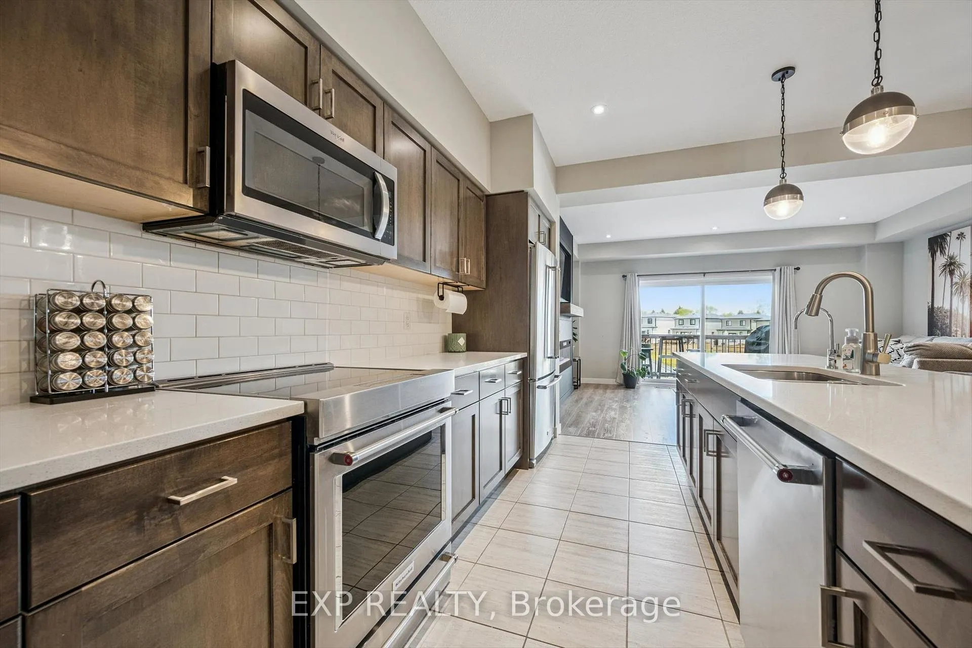 Photo 9 of 907 Robert Ferrie Drive, Kitchener — HOMEH
