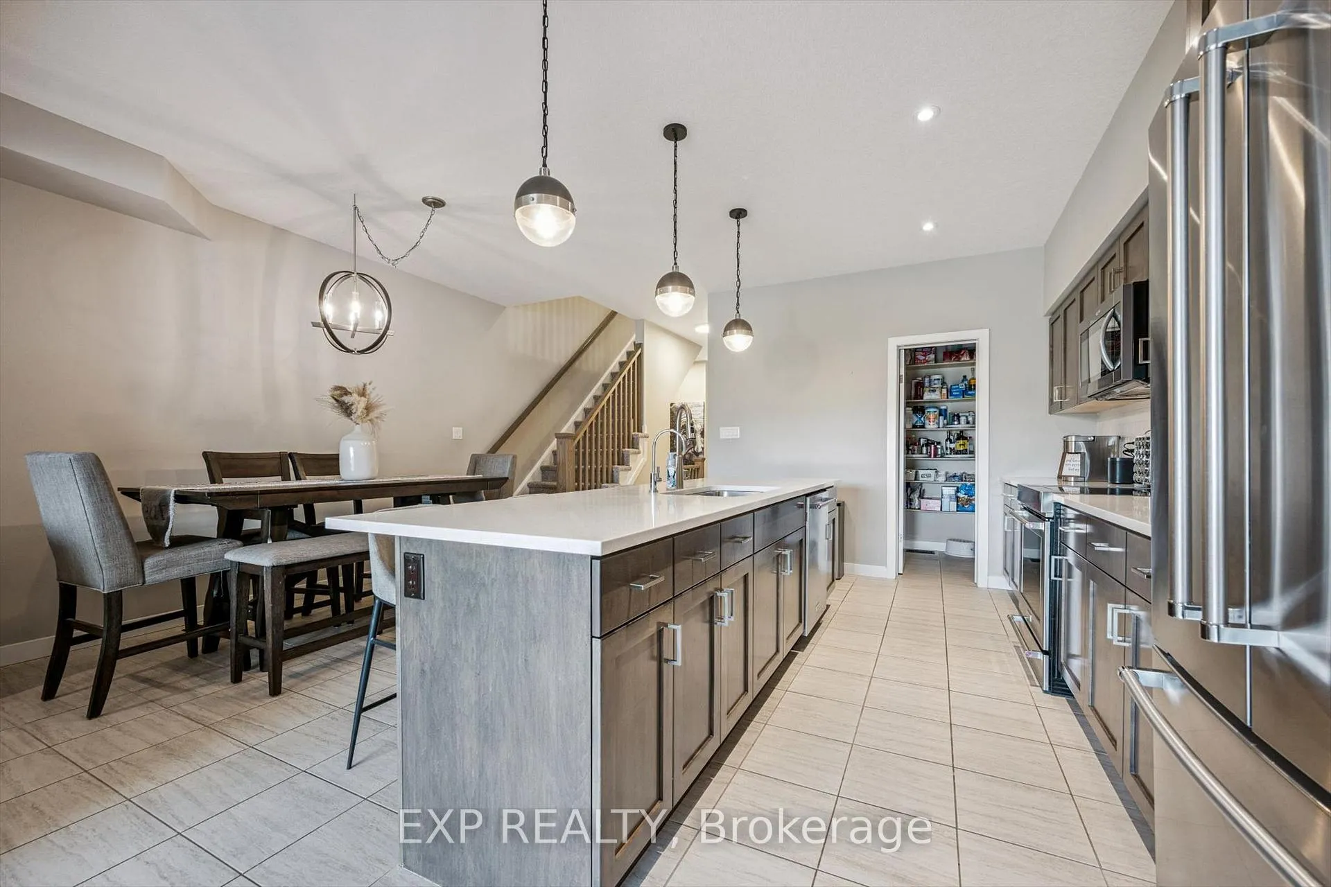 Photo 10 of 907 Robert Ferrie Drive, Kitchener — HOMEH