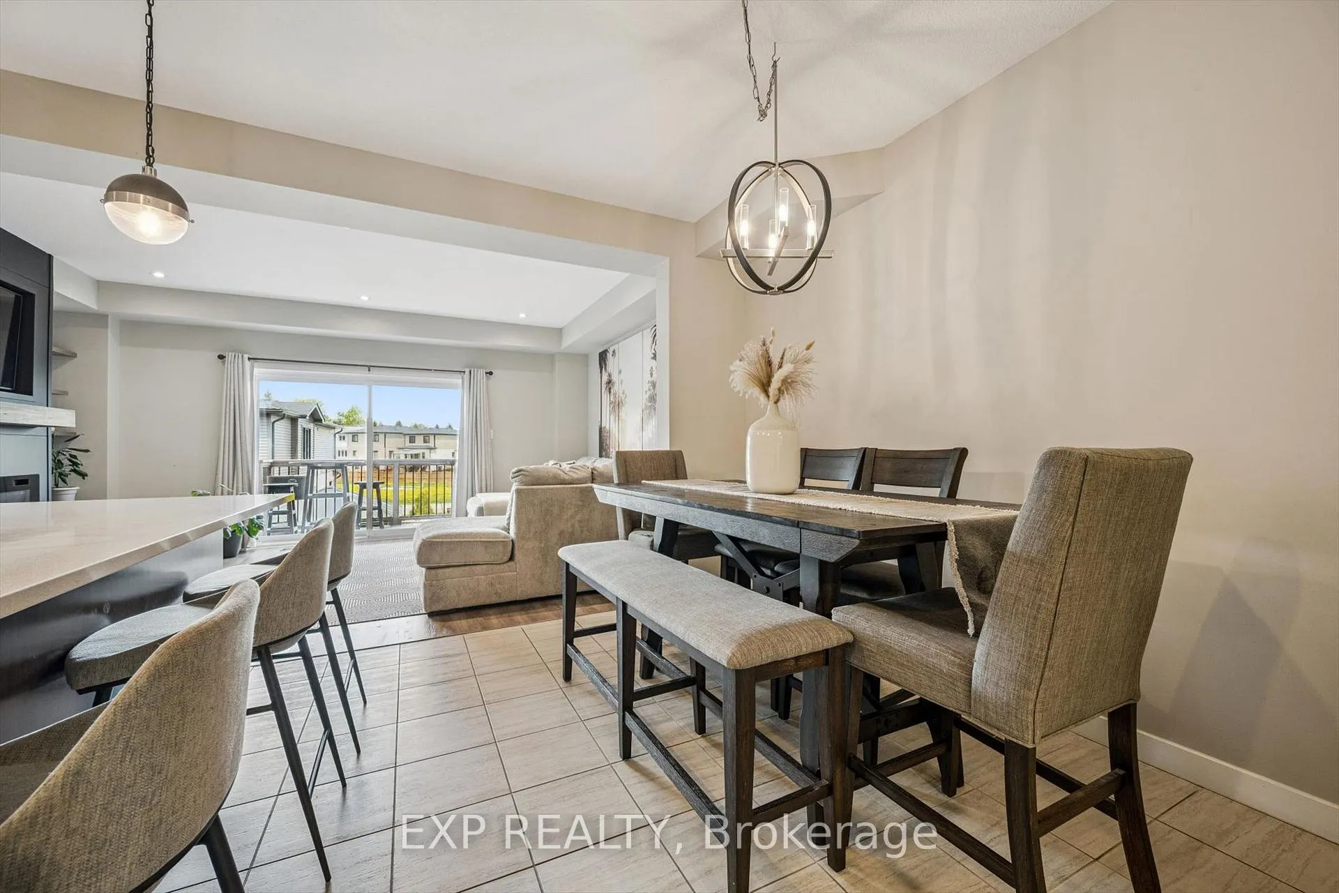 Photo 11 of 907 Robert Ferrie Drive, Kitchener — HOMEH