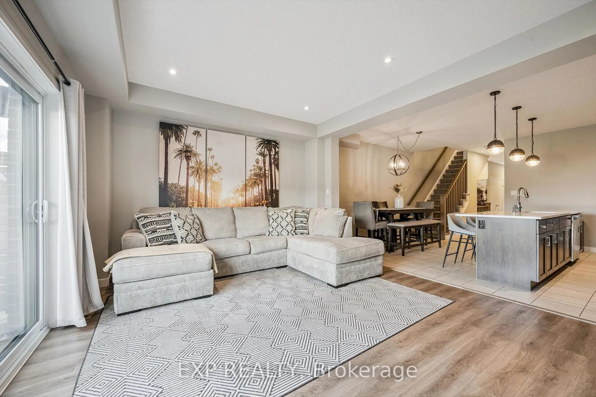 Photo 12 of 907 Robert Ferrie Drive, Kitchener — HOMEH