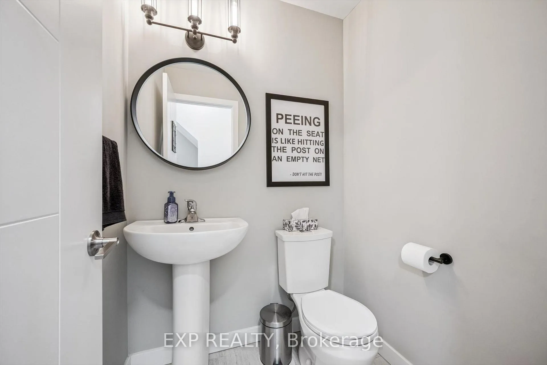 Photo 15 of 907 Robert Ferrie Drive, Kitchener — HOMEH