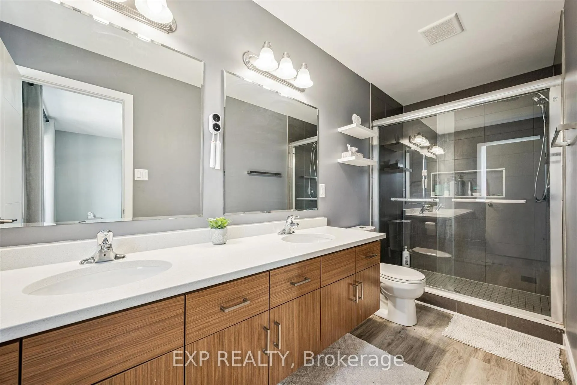 Photo 20 of 907 Robert Ferrie Drive, Kitchener — HOMEH
