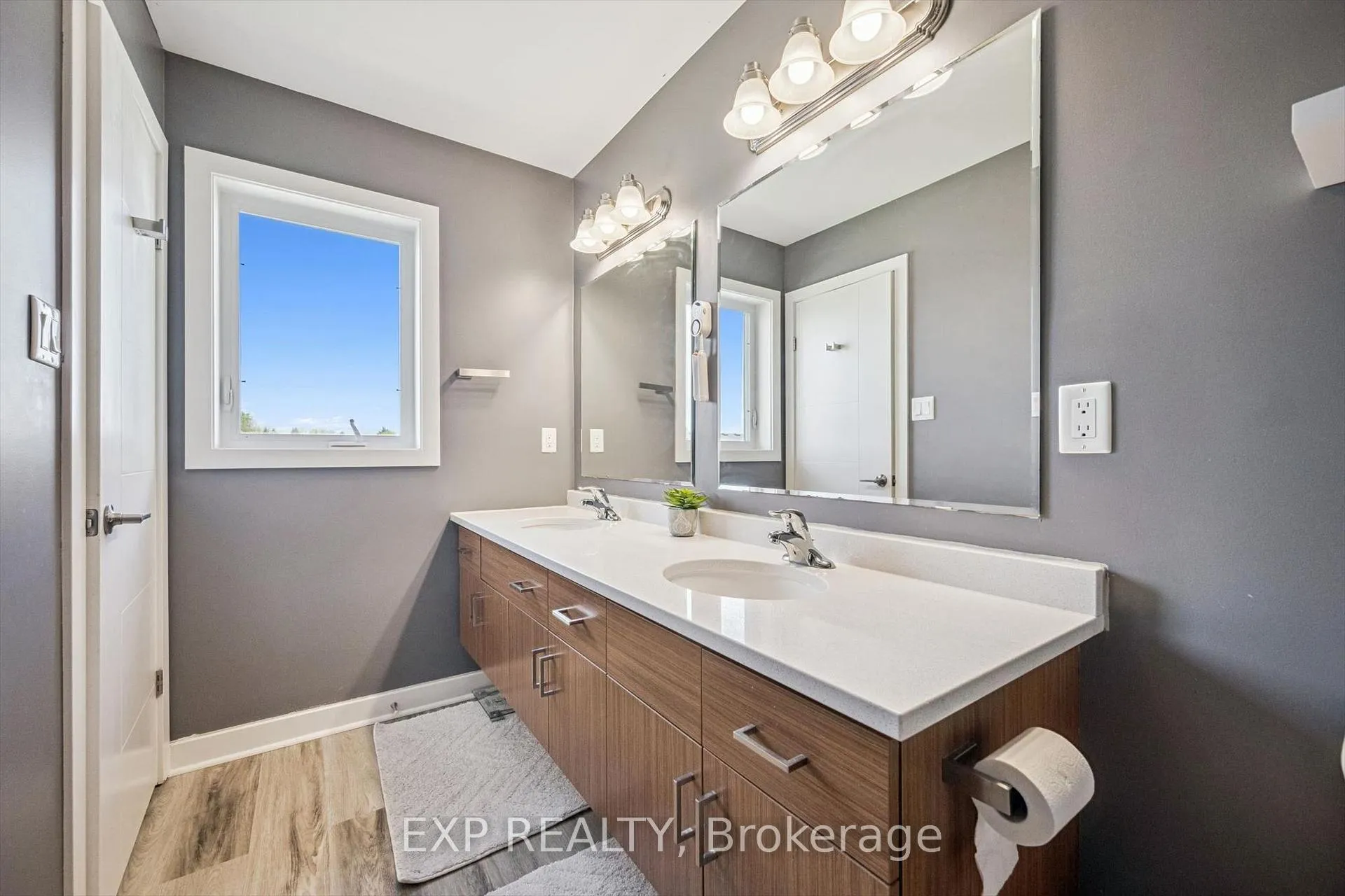 Photo 21 of 907 Robert Ferrie Drive, Kitchener — HOMEH