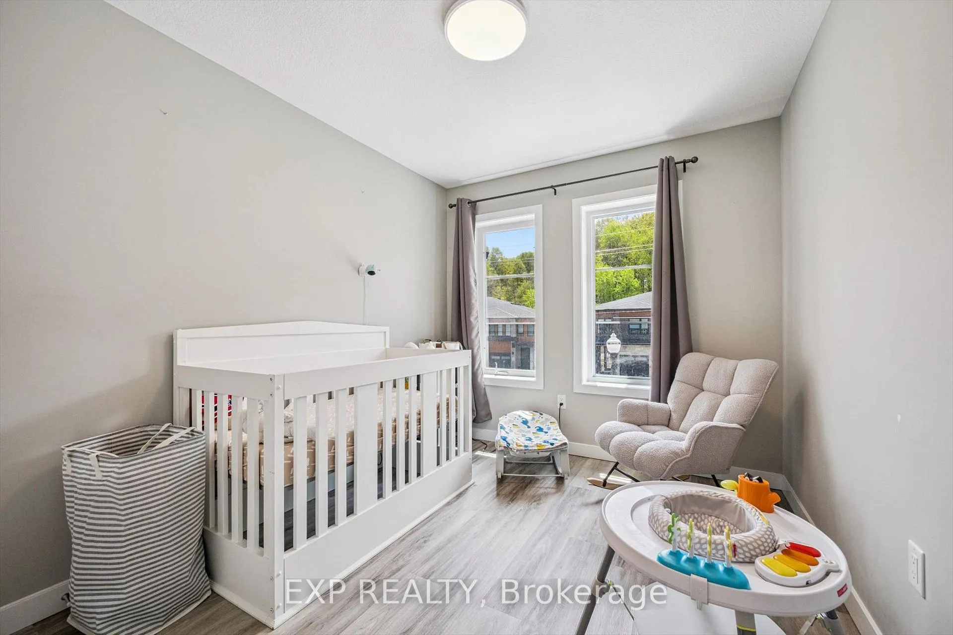 Photo 22 of 907 Robert Ferrie Drive, Kitchener — HOMEH