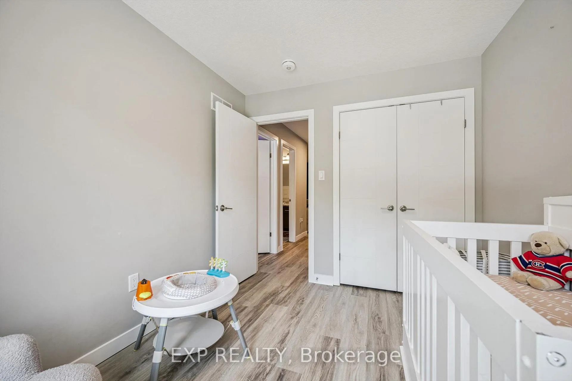 Photo 23 of 907 Robert Ferrie Drive, Kitchener — HOMEH