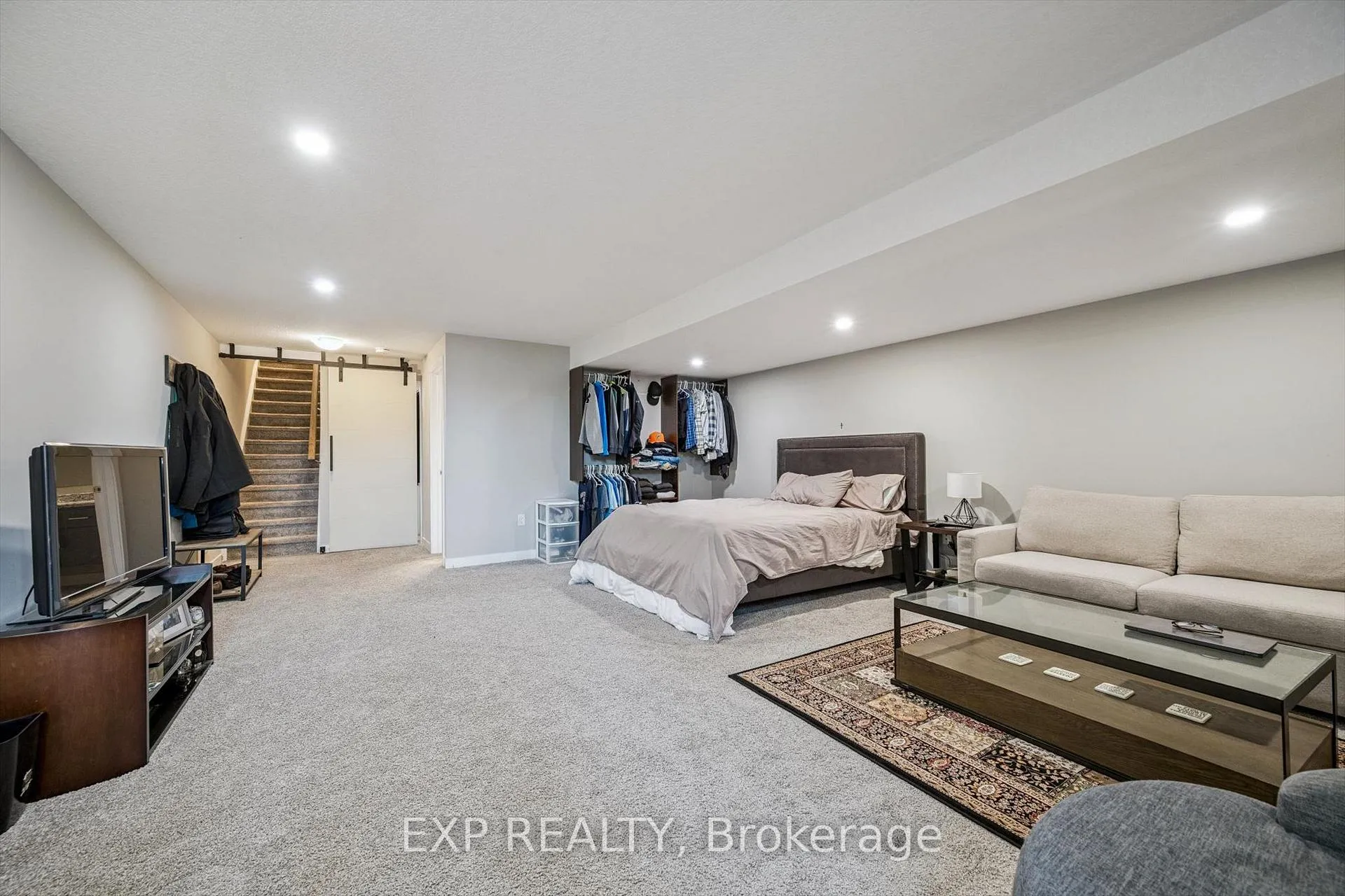 Photo 28 of 907 Robert Ferrie Drive, Kitchener — HOMEH