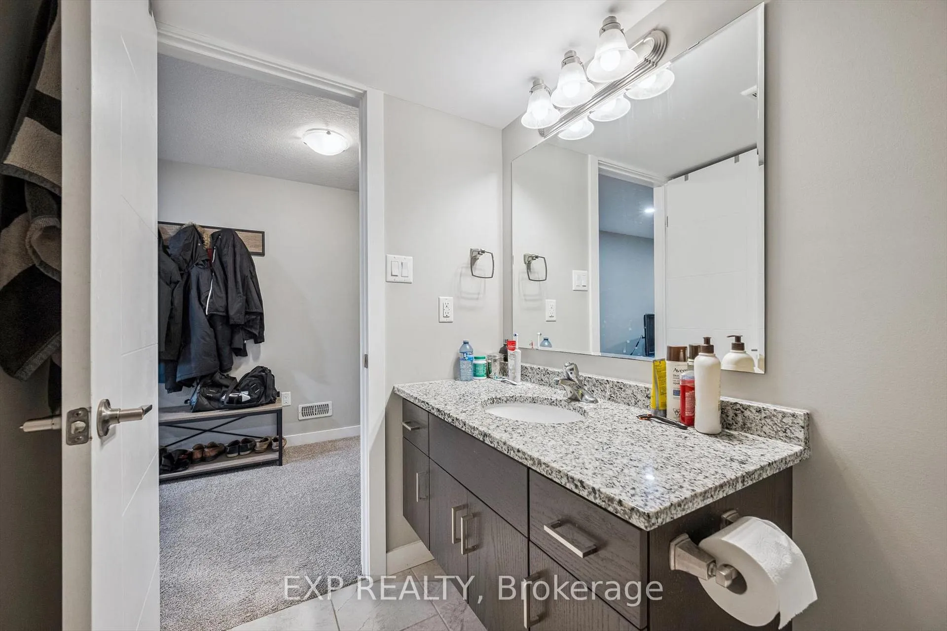 Photo 31 of 907 Robert Ferrie Drive, Kitchener — HOMEH