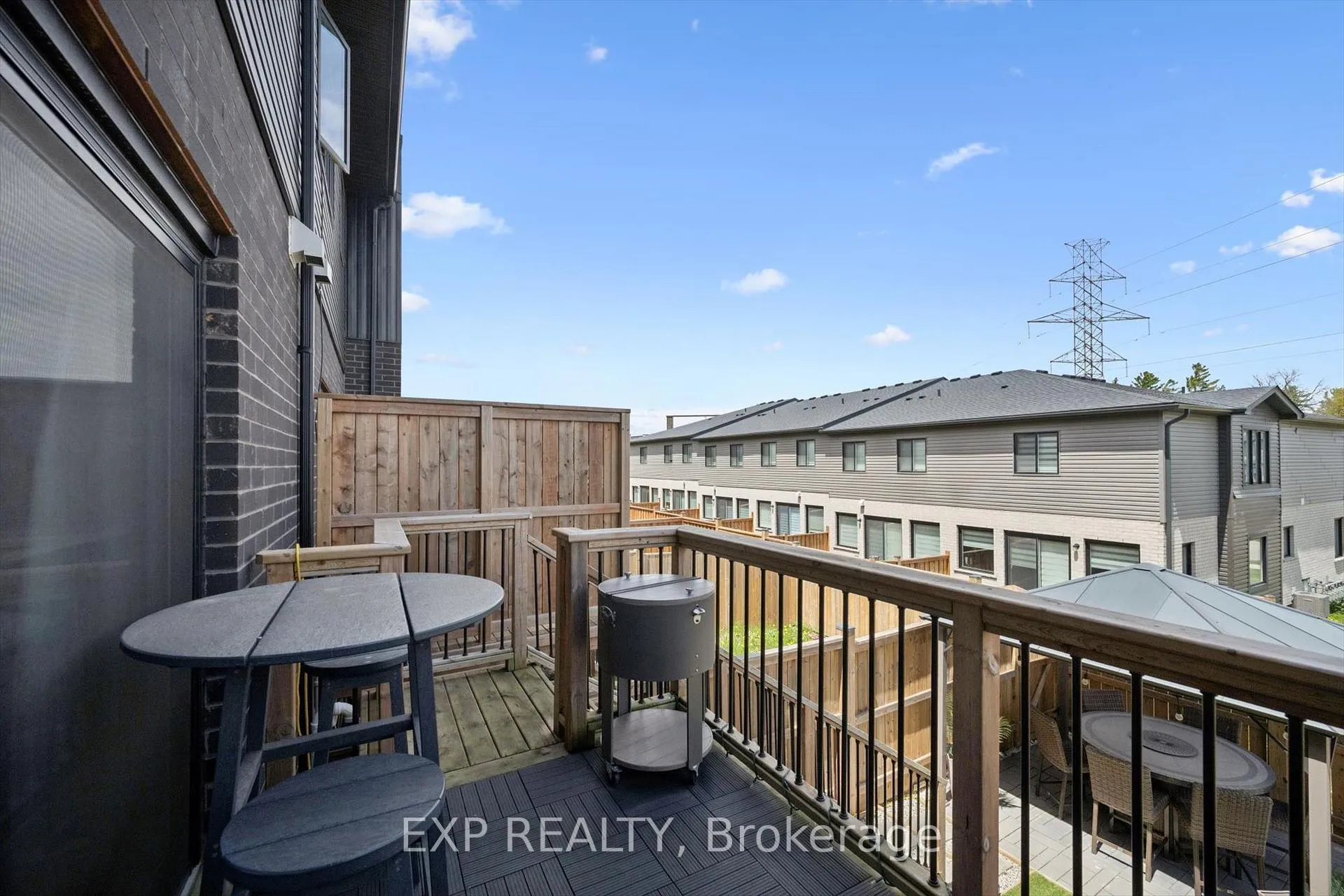 Photo 32 of 907 Robert Ferrie Drive, Kitchener — HOMEH