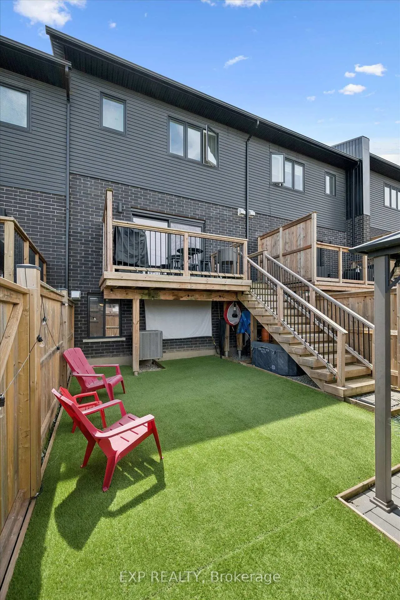 Photo 37 of 907 Robert Ferrie Drive, Kitchener — HOMEH