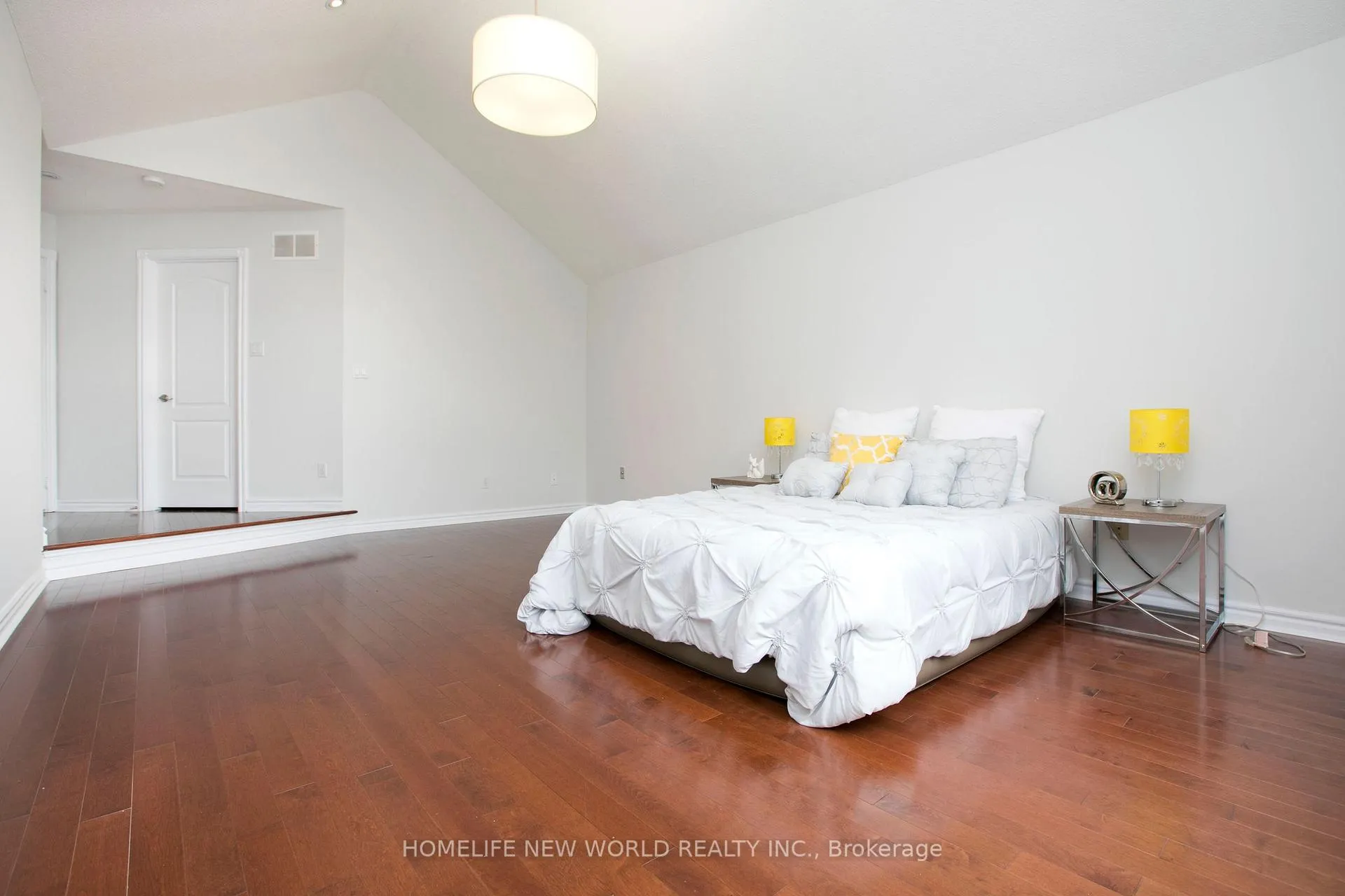 Photo 17 of 27 John Stiver Crescent, Markham, Buttonville — HOMEH