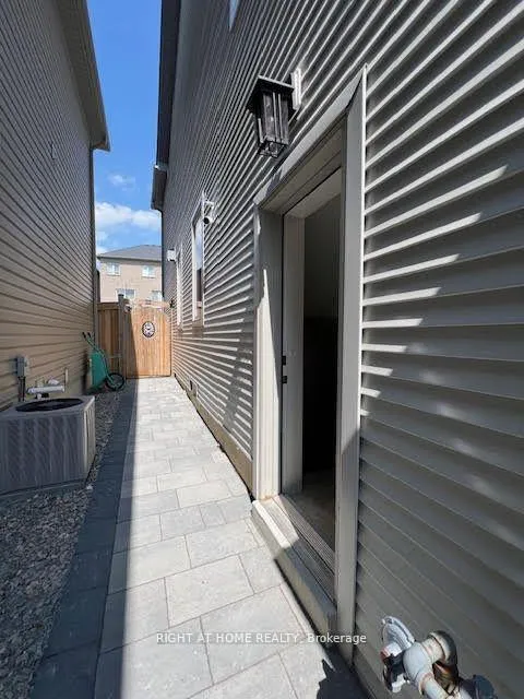 Photo 2 of 169 Ice Place, Oshawa, Windfields — HOMEH