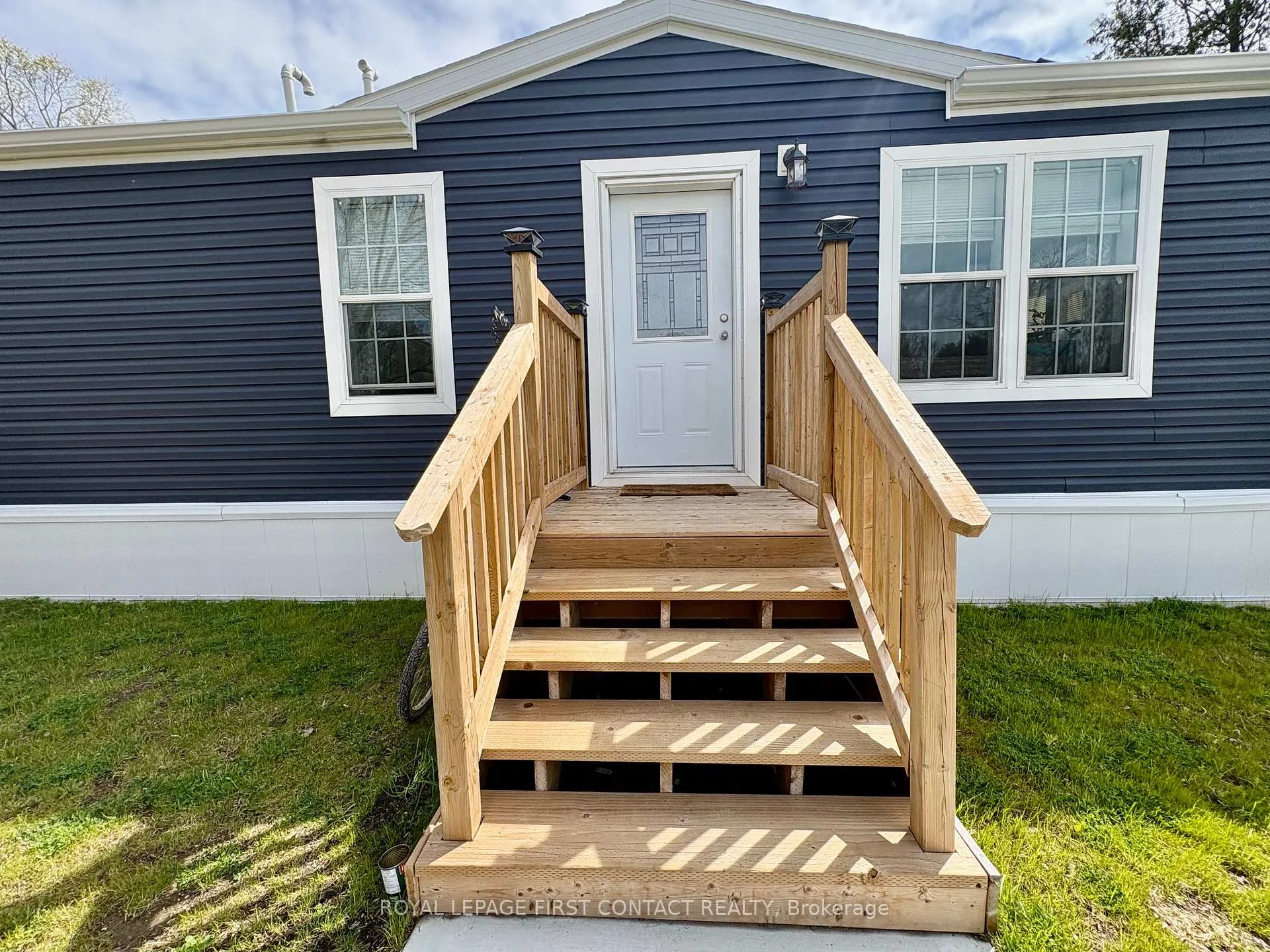 Photo 2 of 40 Shamrock Crescent, Essa, Rural Essa — HOMEH