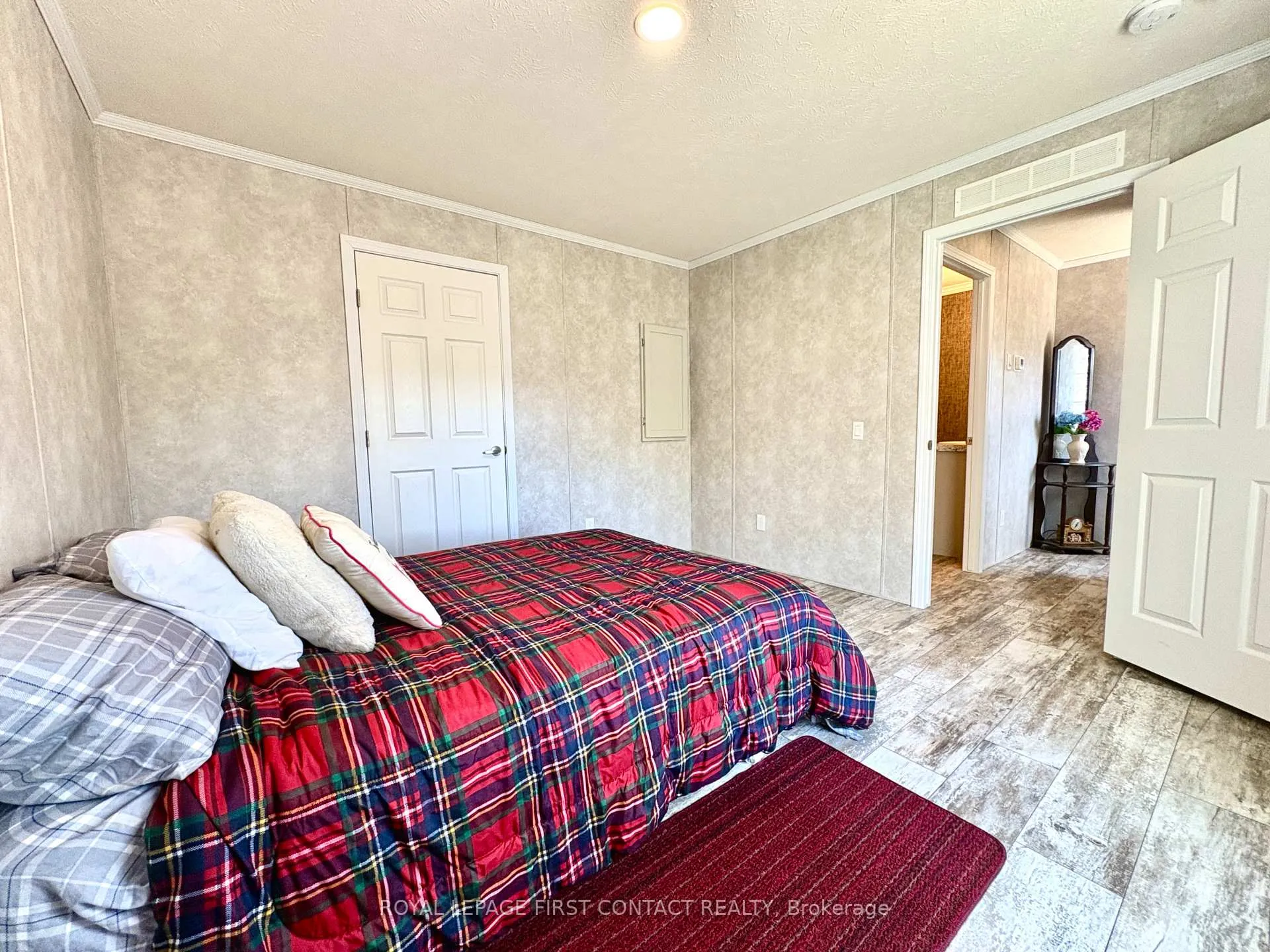 Photo 13 of 40 Shamrock Crescent, Essa, Rural Essa — HOMEH
