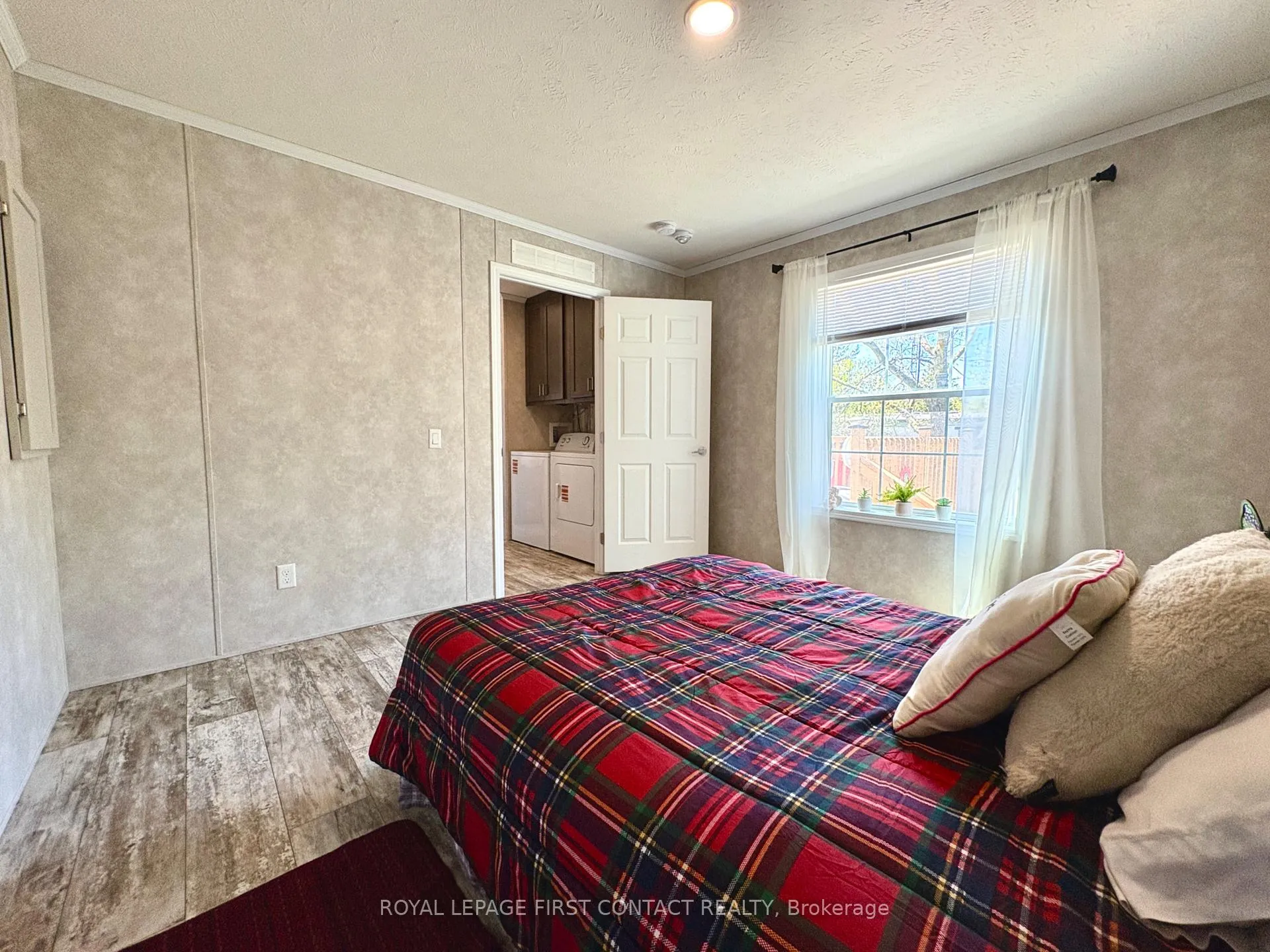 Photo 14 of 40 Shamrock Crescent, Essa, Rural Essa — HOMEH