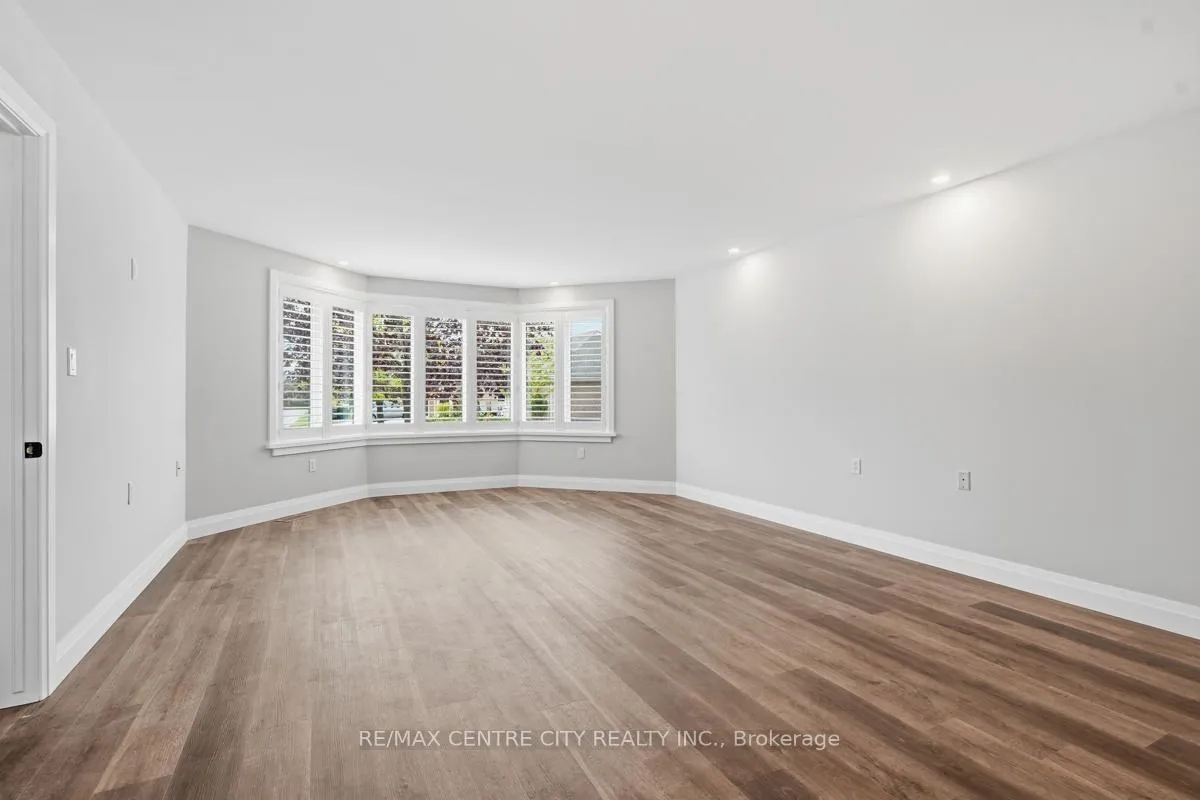 Photo 5 of 22 Ilderbrook Circle, Middlesex Centre, Ilderton — HOMEH