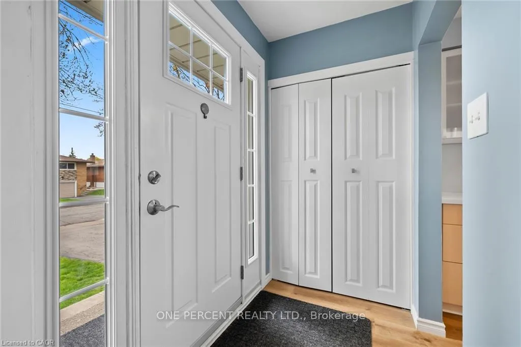 Photo 3 of 42 Atwater Crescent, Hamilton, Rolston — HOMEH