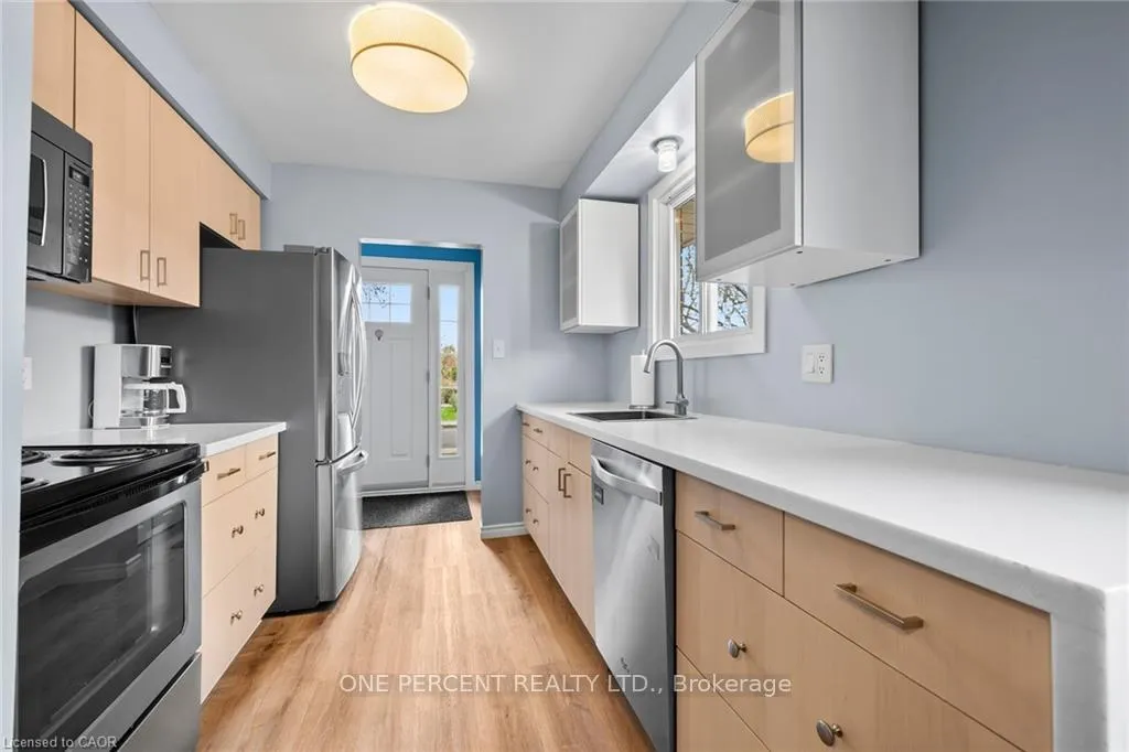 Photo 4 of 42 Atwater Crescent, Hamilton, Rolston — HOMEH