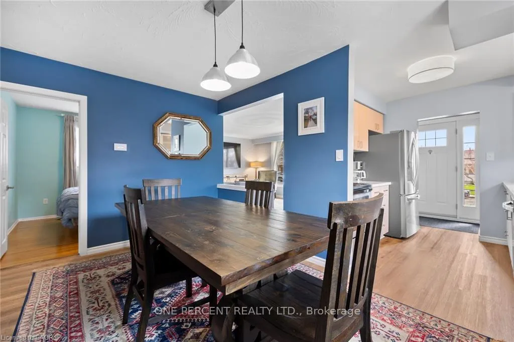 Photo 5 of 42 Atwater Crescent, Hamilton, Rolston — HOMEH