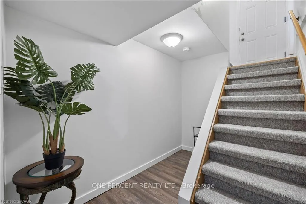 Photo 12 of 42 Atwater Crescent, Hamilton, Rolston — HOMEH