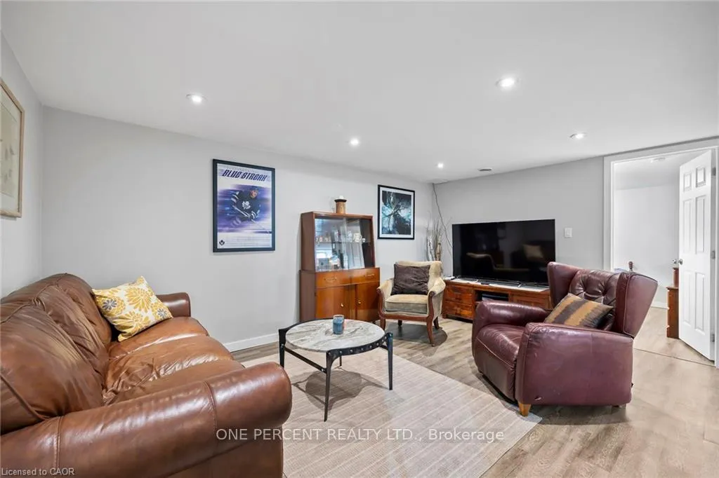 Photo 13 of 42 Atwater Crescent, Hamilton, Rolston — HOMEH