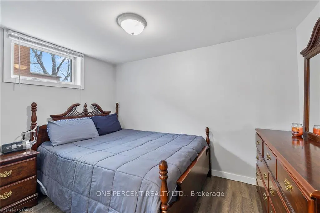 Photo 17 of 42 Atwater Crescent, Hamilton, Rolston — HOMEH