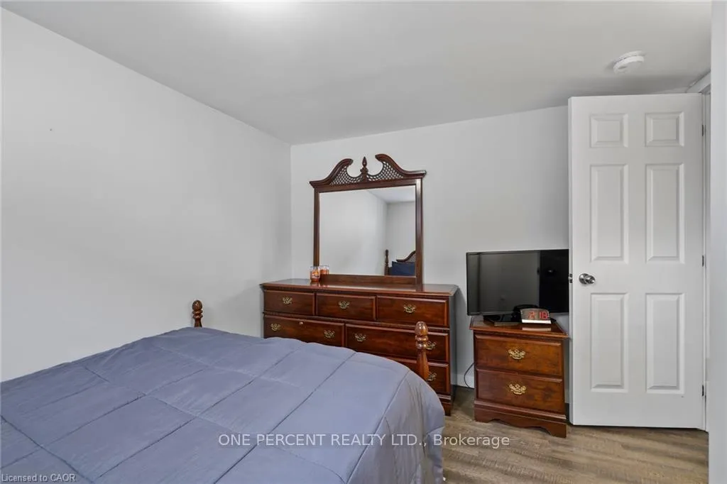 Photo 18 of 42 Atwater Crescent, Hamilton, Rolston — HOMEH