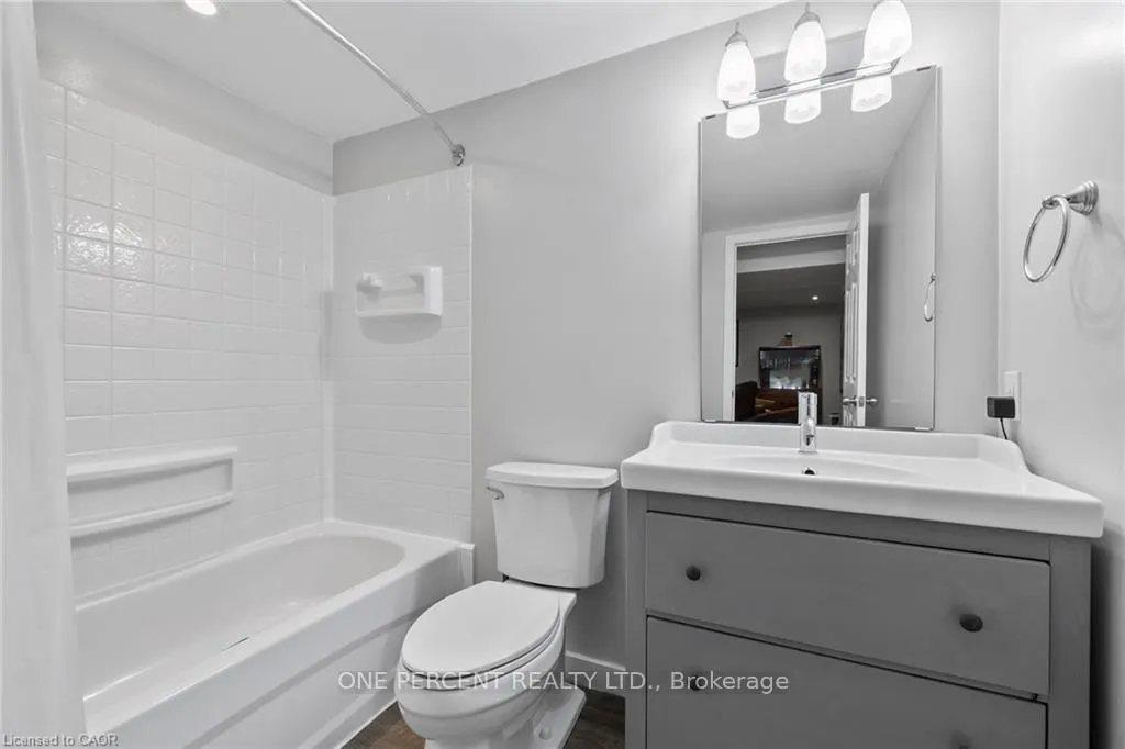 Photo 19 of 42 Atwater Crescent, Hamilton, Rolston — HOMEH