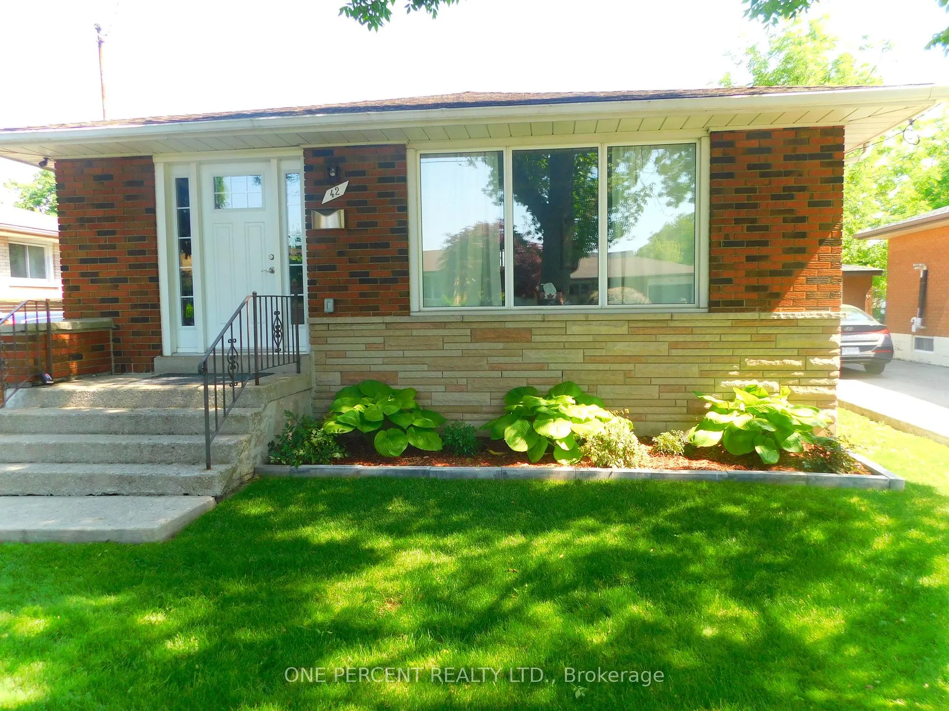 Photo 1 of 42 Atwater Crescent, Hamilton, Rolston — HOMEH