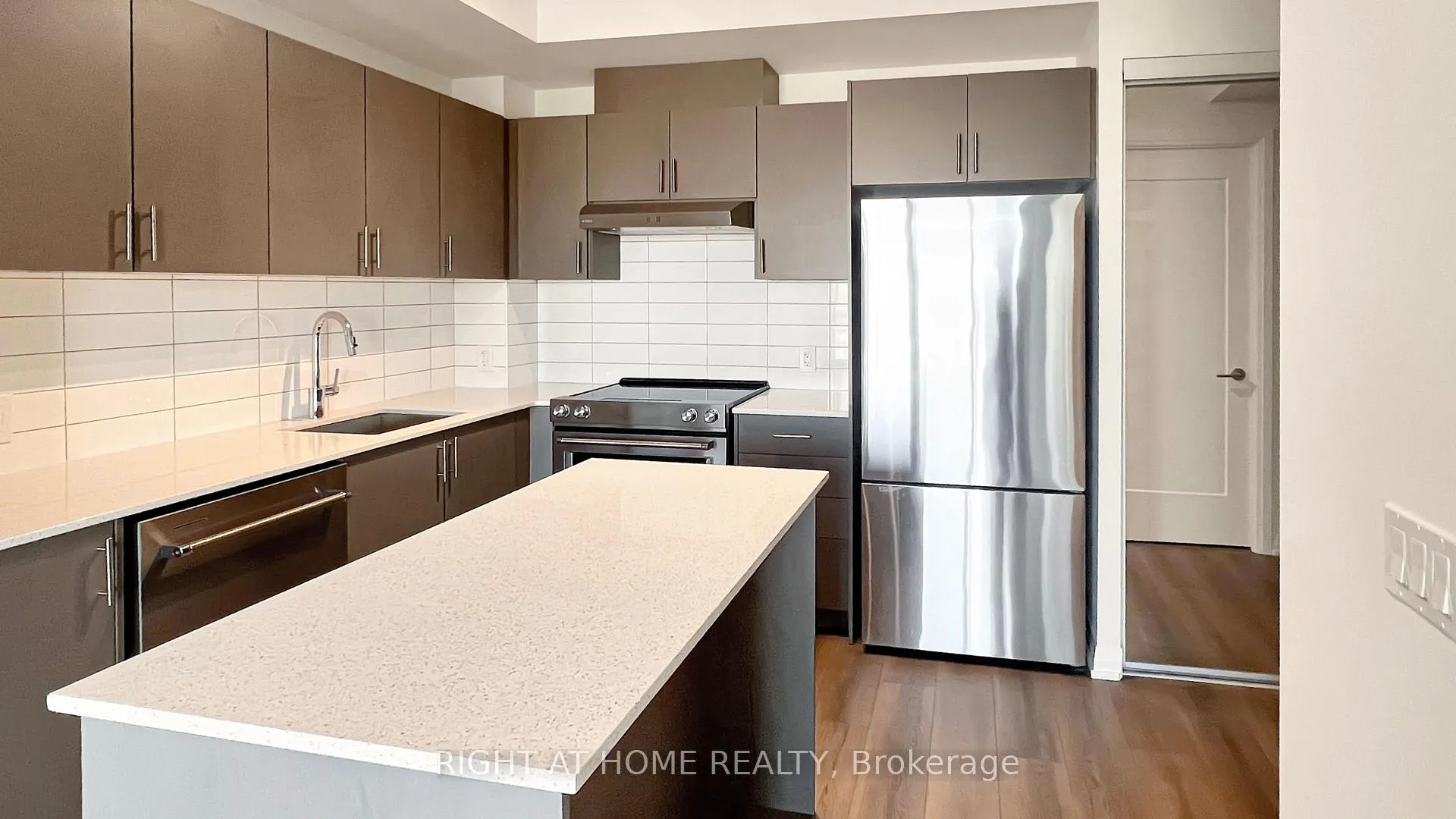 Photo 5 of Unit 2219, 9000 Jane Street, Vaughan, Vellore Village — HOMEH