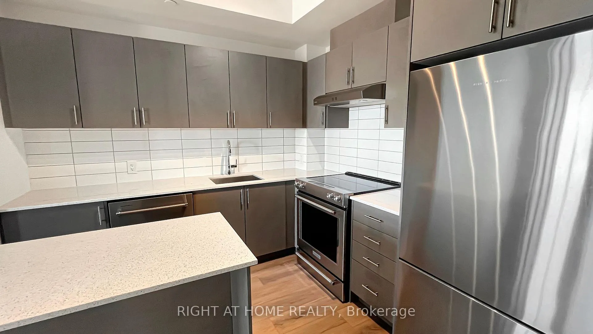 Photo 6 of Unit 2219, 9000 Jane Street, Vaughan, Vellore Village — HOMEH