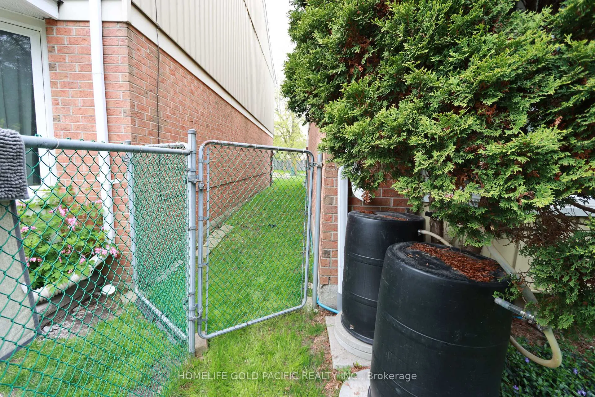 Photo 43 of 74 Belinda Square, Scarborough, Steeles — HOMEH