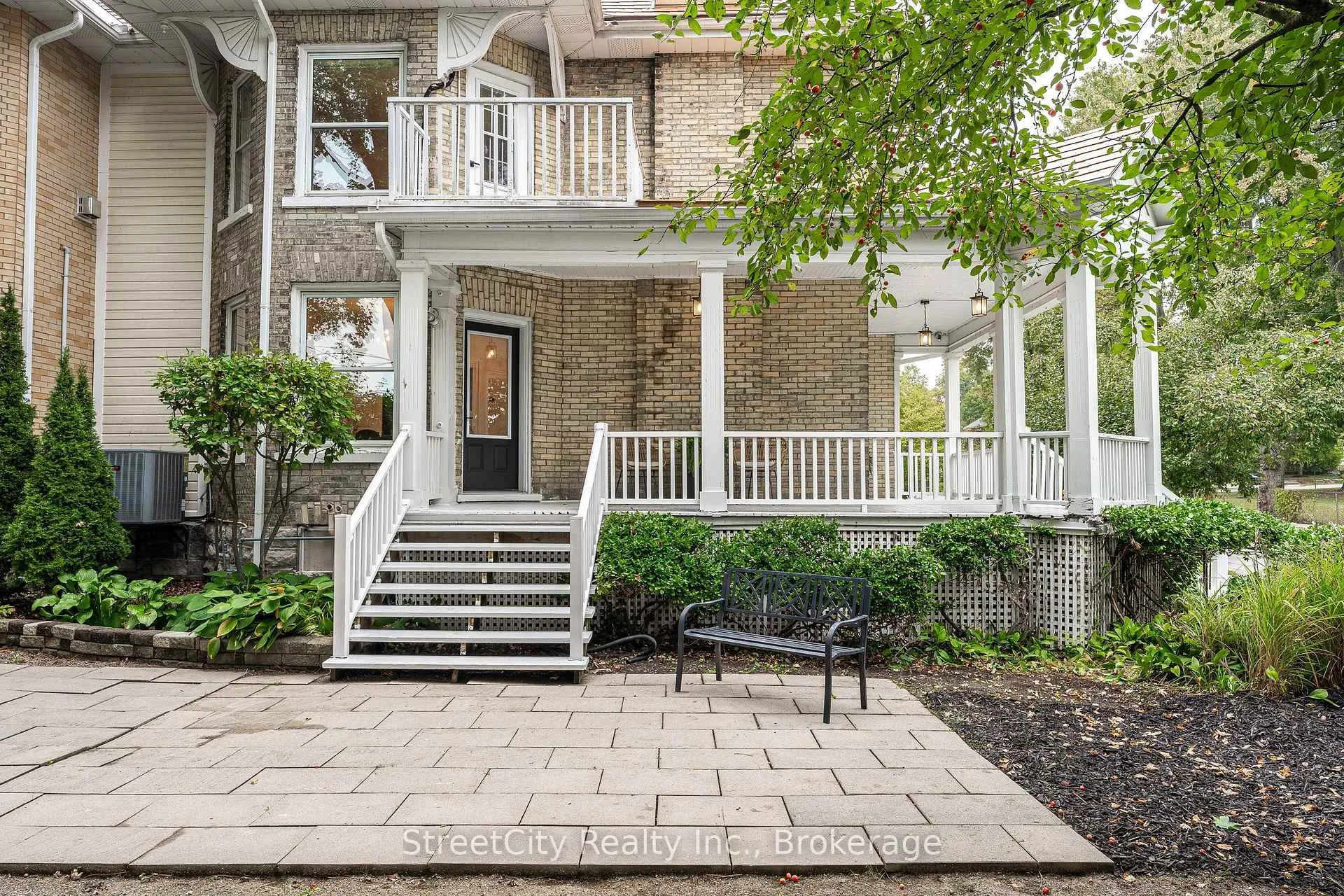 Photo 4 of 18 Waterloo Street N, Stratford — HOMEH