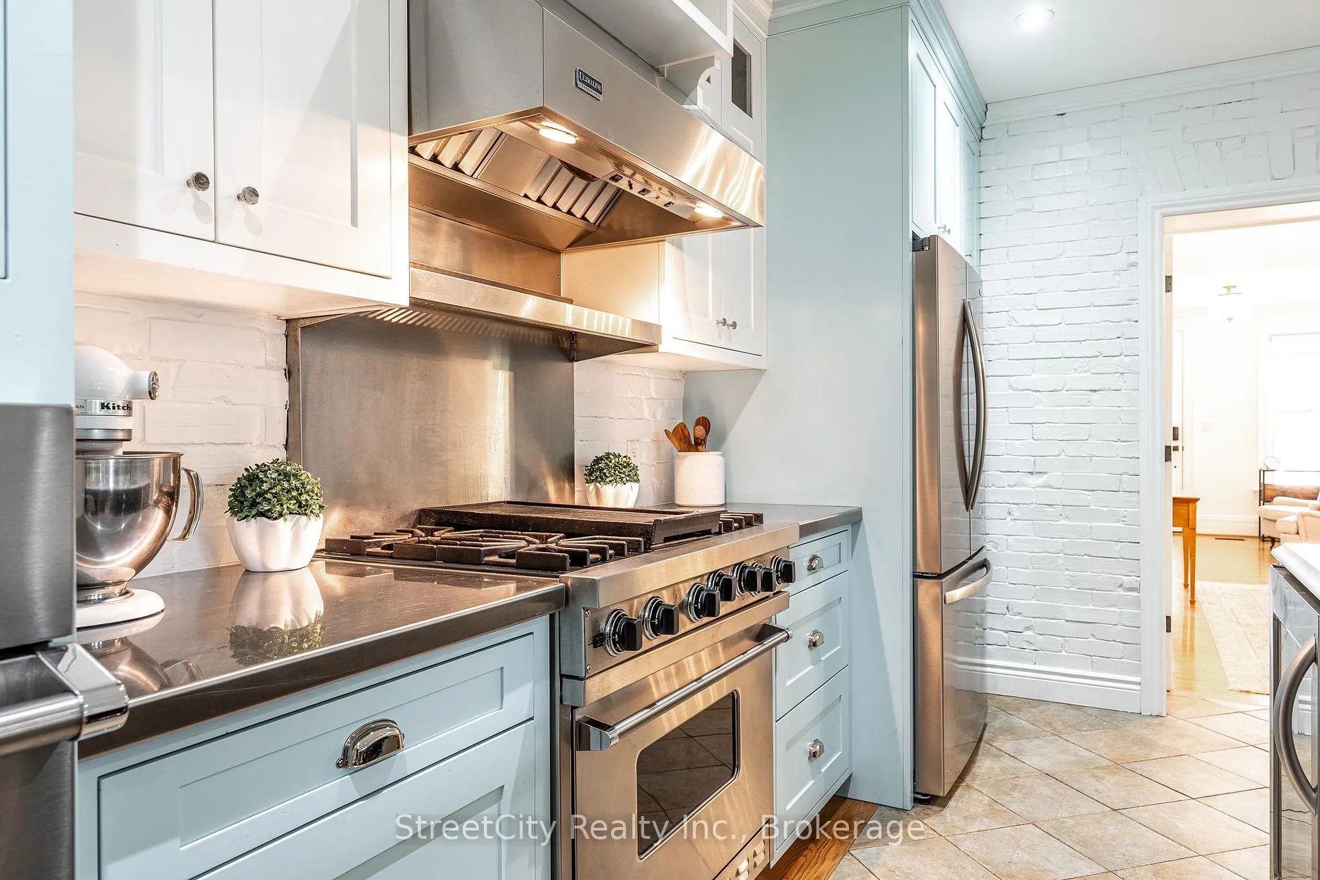 Photo 7 of 18 Waterloo Street N, Stratford — HOMEH