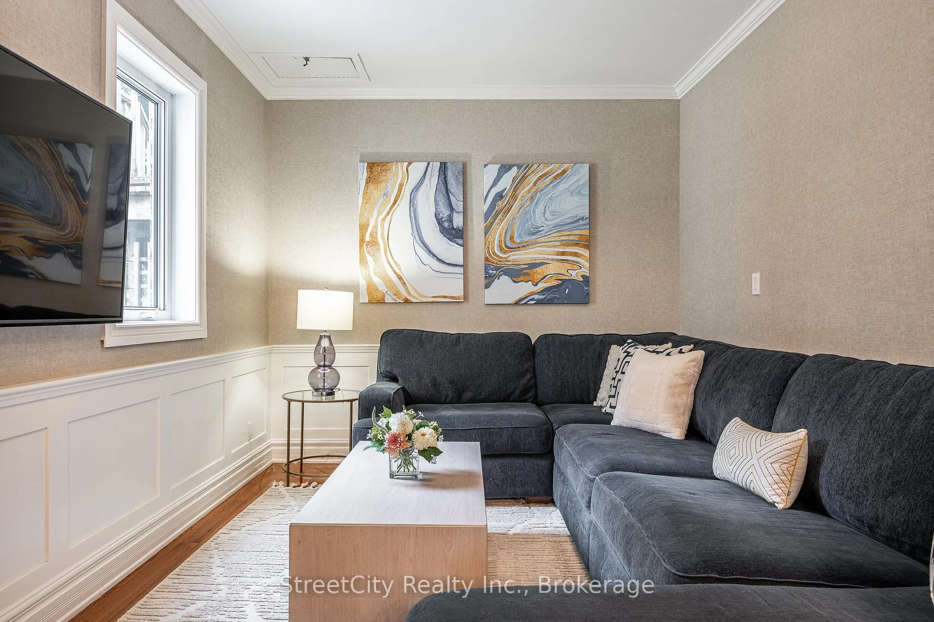 Photo 16 of 18 Waterloo Street N, Stratford — HOMEH