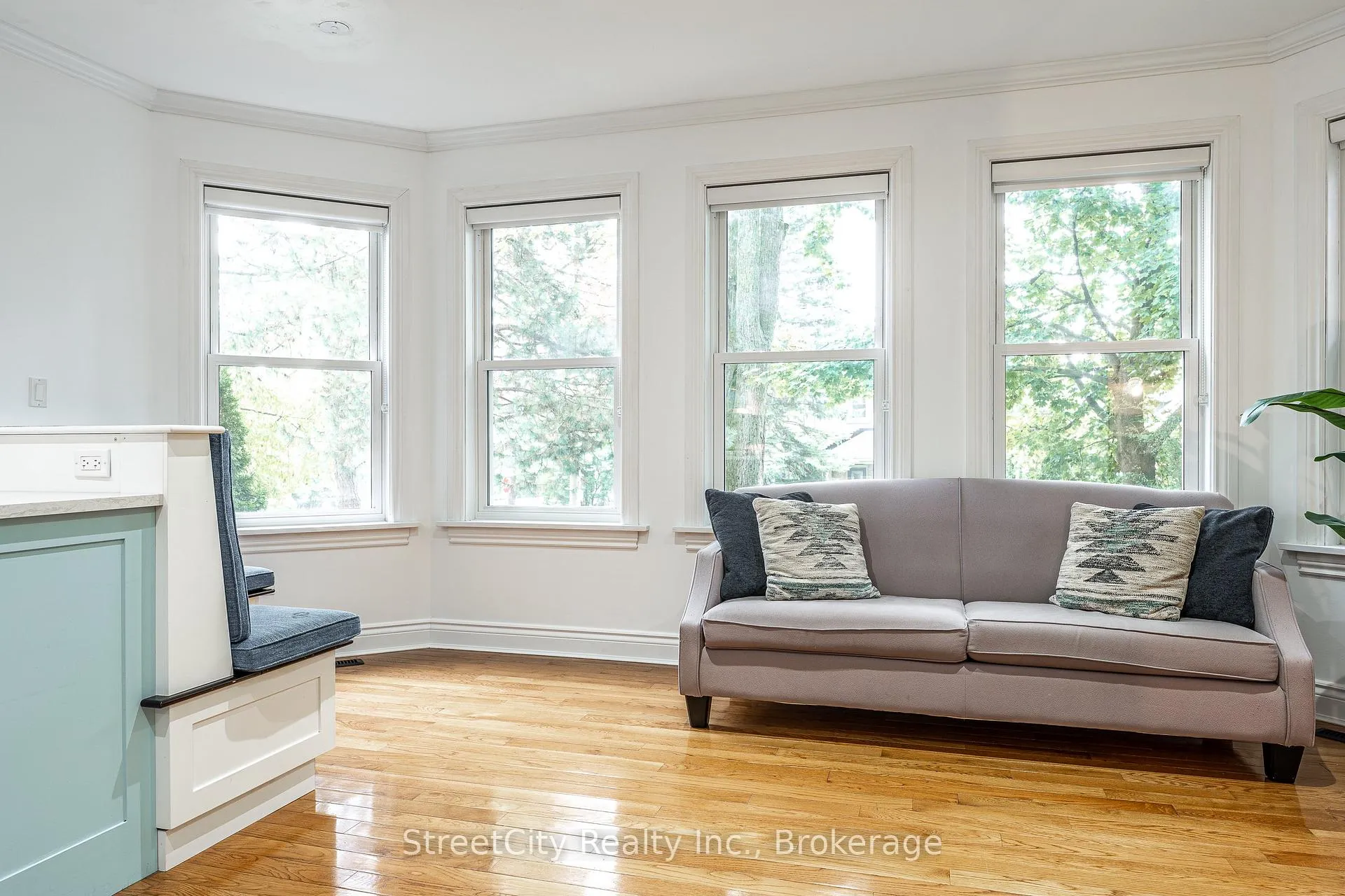 Photo 17 of 18 Waterloo Street N, Stratford — HOMEH