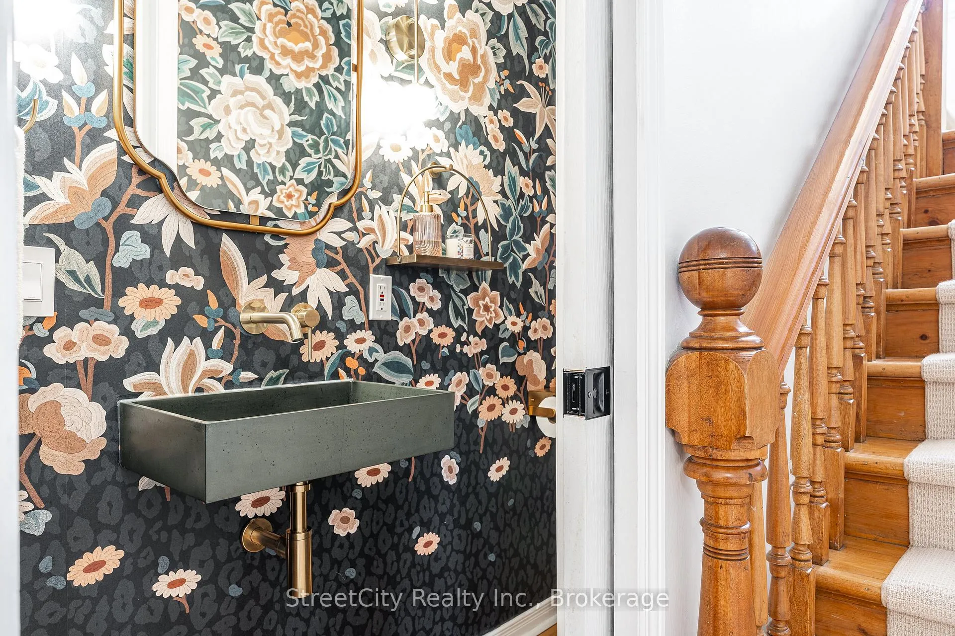 Photo 18 of 18 Waterloo Street N, Stratford — HOMEH