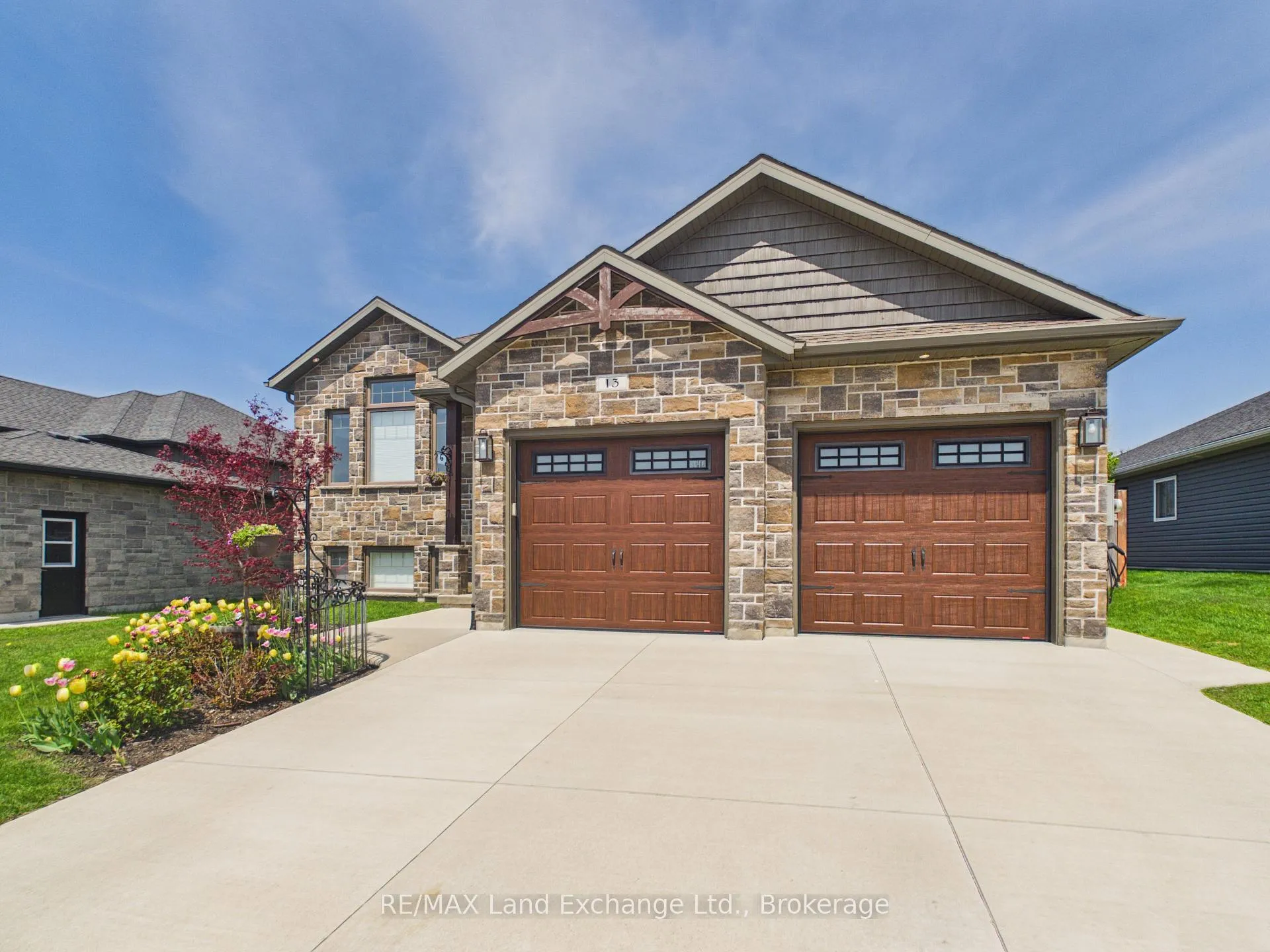 Photo 2 of 13 Lakefield Drive, Kincardine — HOMEH
