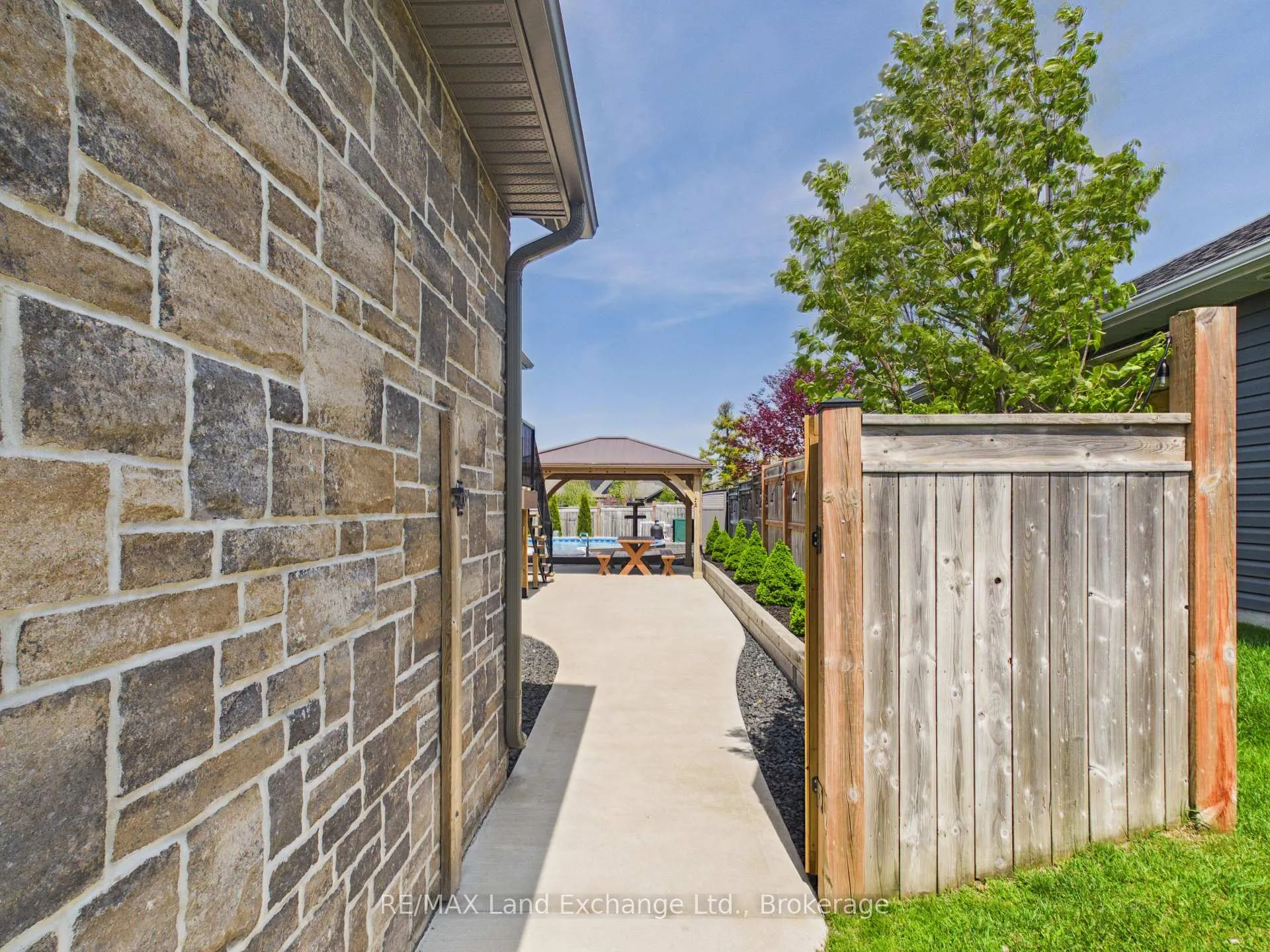 Photo 29 of 13 Lakefield Drive, Kincardine — HOMEH