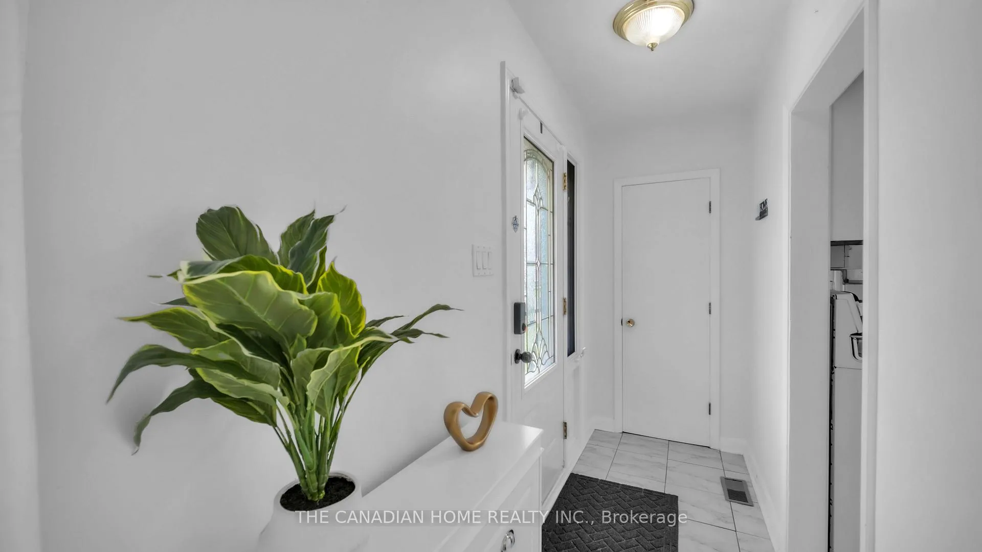 Photo 3 of 196 Tuxedo Ave, Hamilton, Delta — HOMEH
